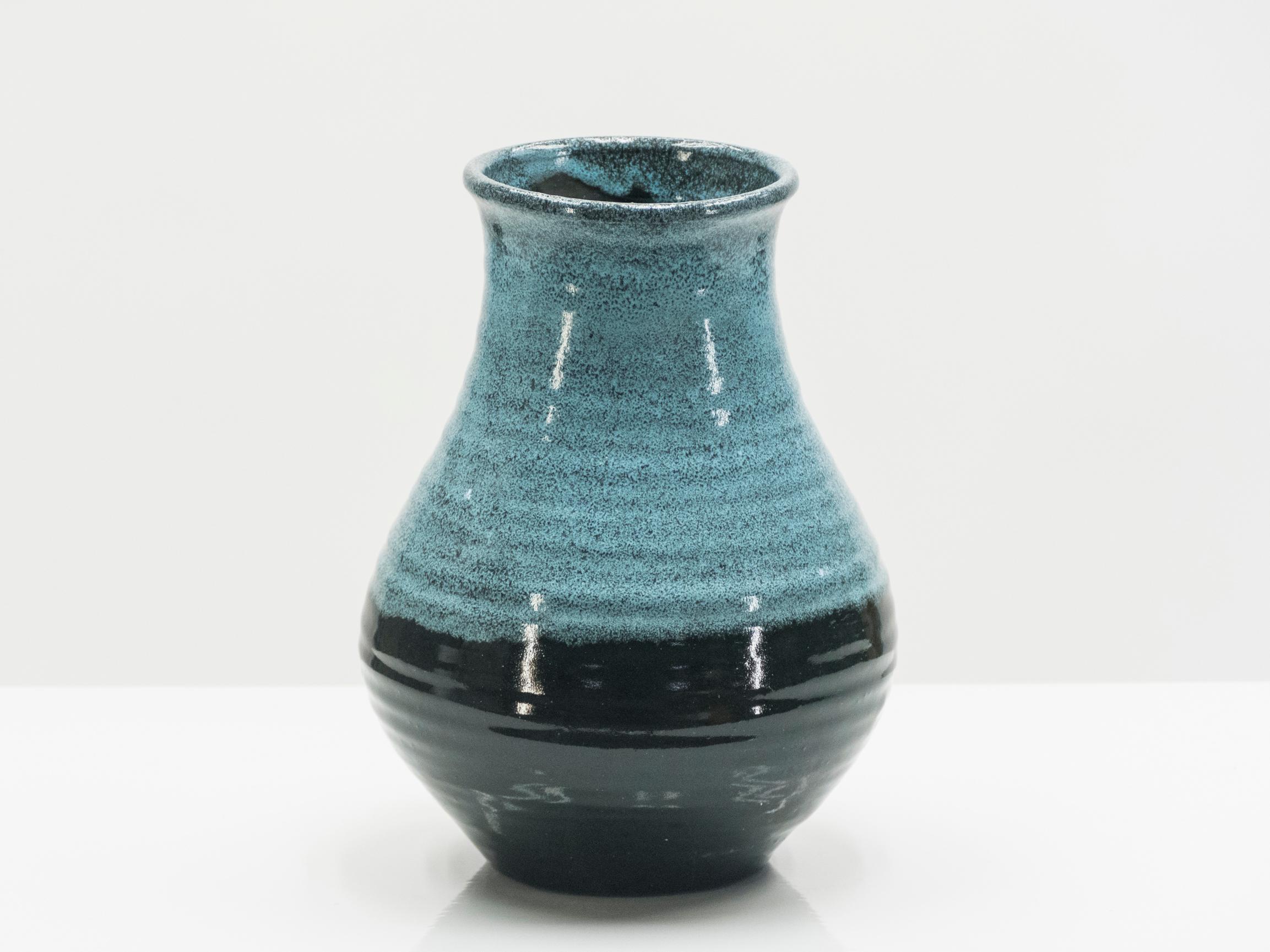 This curved French Accolay Pottery vase would be beautiful in any space. It was created in the early 1960s by a French ceramicist from Accolay, with an ample body and energetic trumpet neck. A chic and timeless bi-color piece. Hint of a mark under
