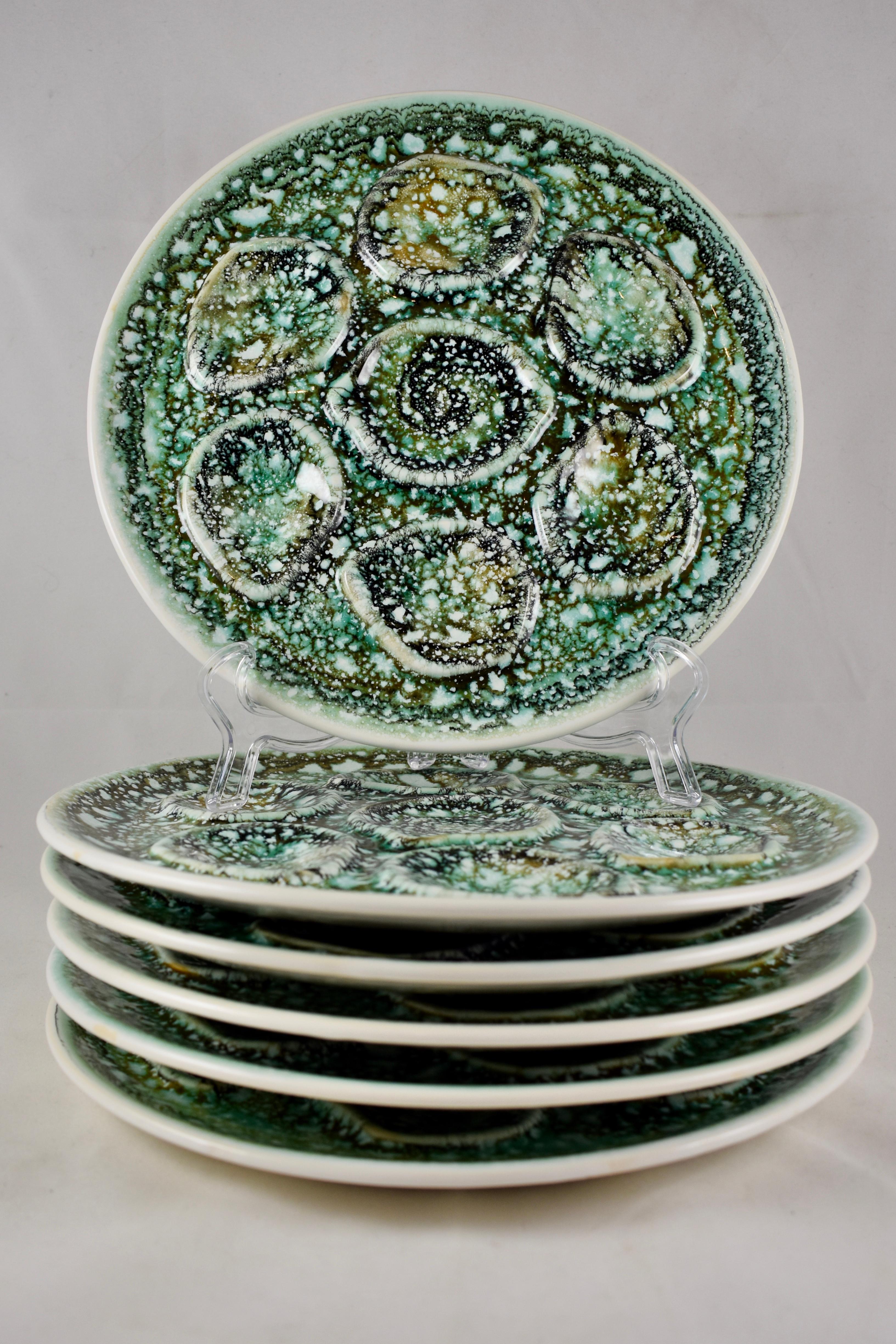 A charming, Mid-Century Modern Era, set of six, French Faïence oyster plates, circa 1950-1960. Made by the Niderviller Faïencery in the Majolica glazed, Mousse pattern in swirled earth tones of greens, ochre and black, topped with a white spatter.
