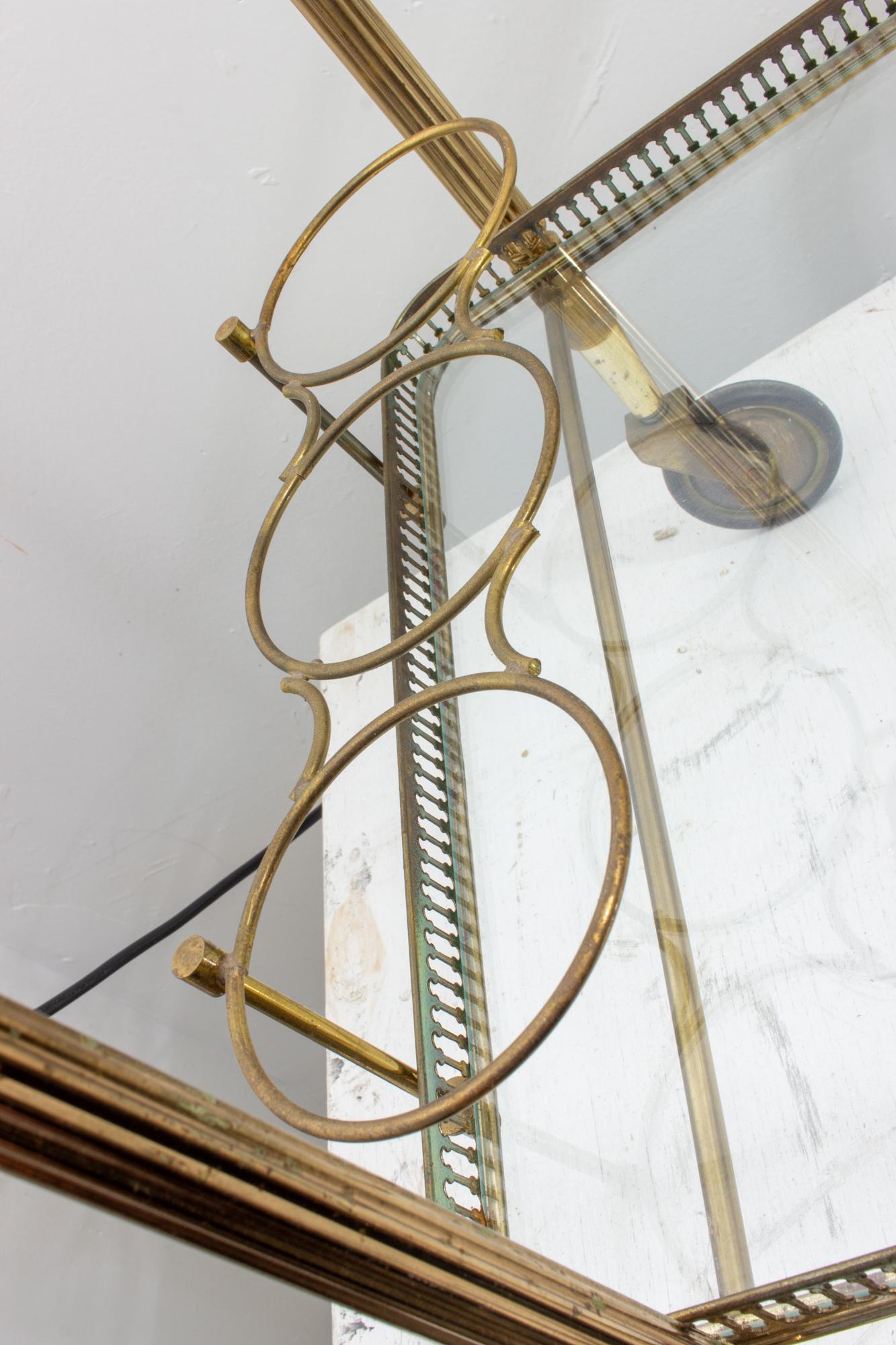 Midcentury Französisch Messing und Glas Trolley-Stil Barwagen mit großen Rädern (Mitte des 20. Jahrhunderts)