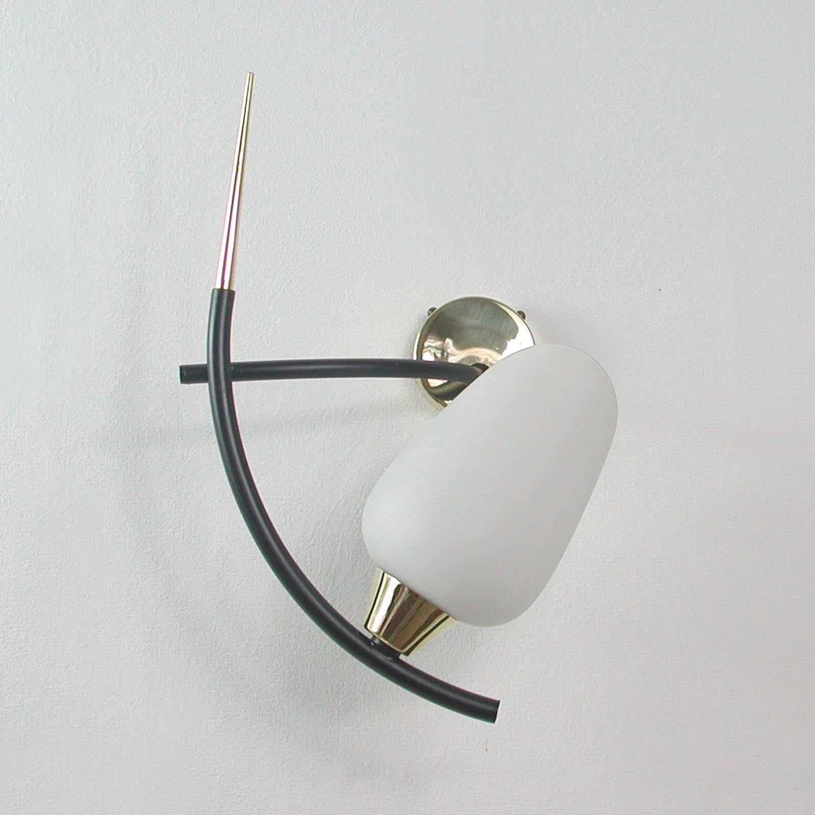 Midcentury French Brass & Opaline Glass Sconces by Maison Arlus, 1950s In Good Condition For Sale In NUEMBRECHT, NRW
