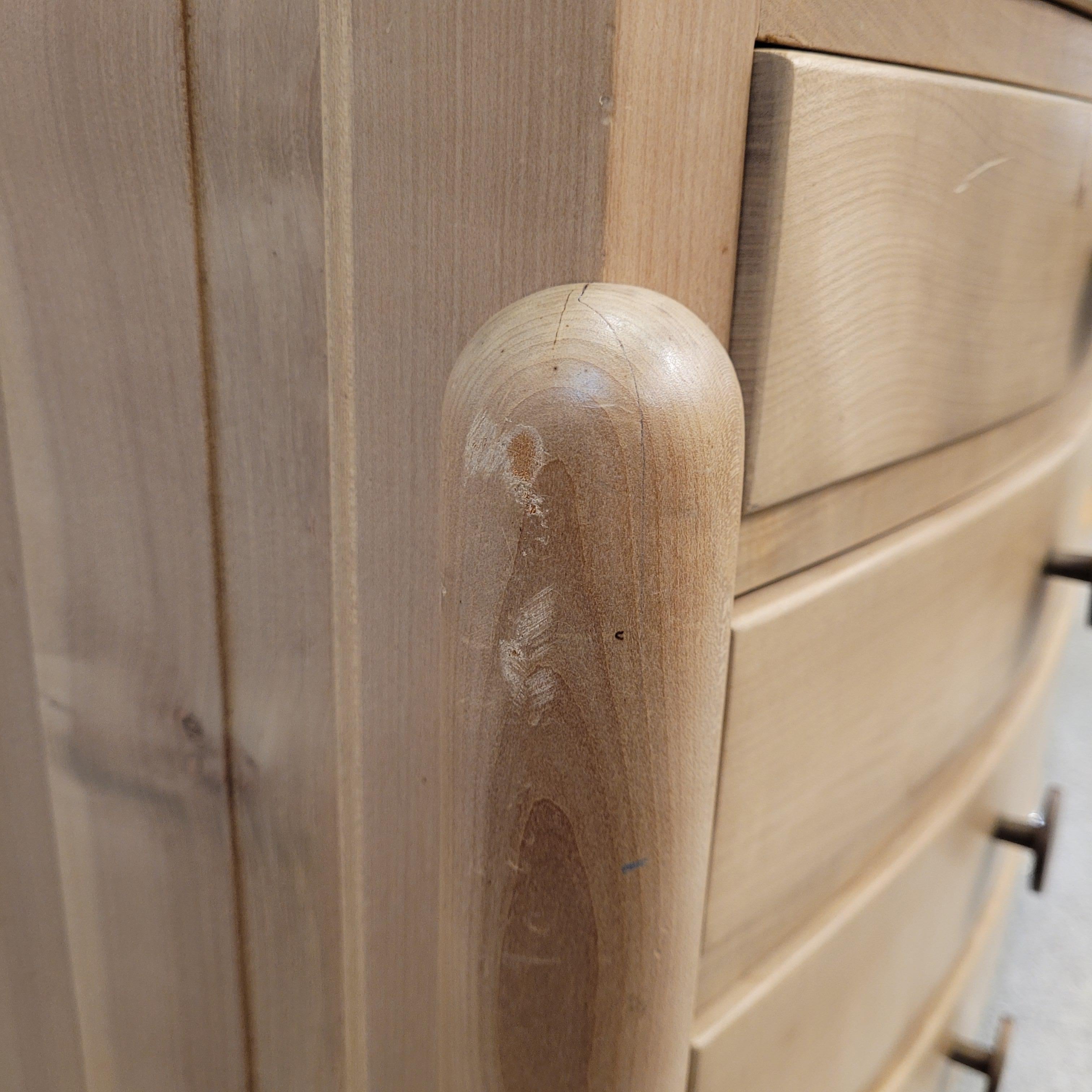 Buffet francese della metà del secolo scorso, firmato R. Breasy, in legno di ciliegio e marmo brecciato in vendita 7