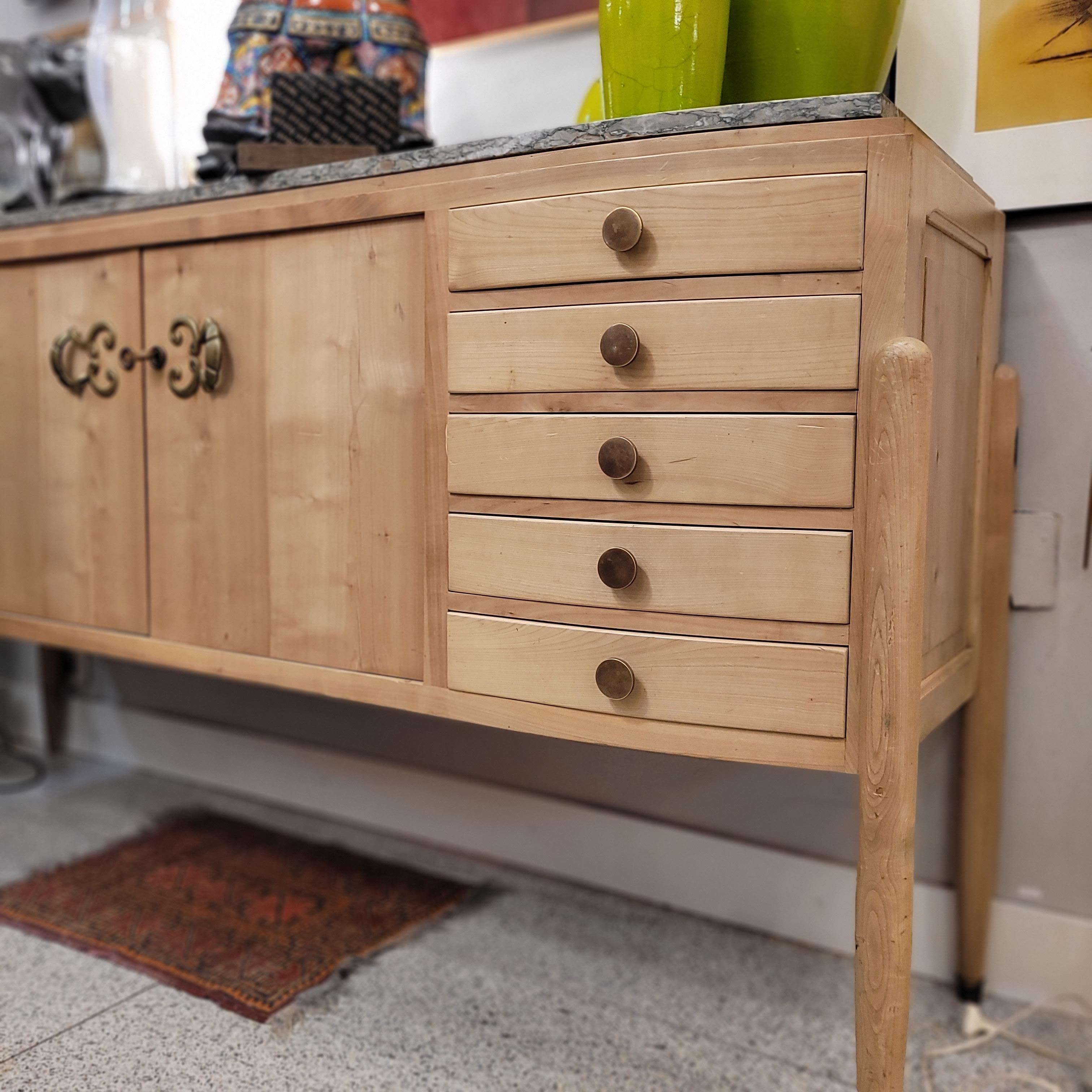 Buffet francese della metà del secolo scorso, firmato R. Breasy, in legno di ciliegio e marmo brecciato in vendita 11