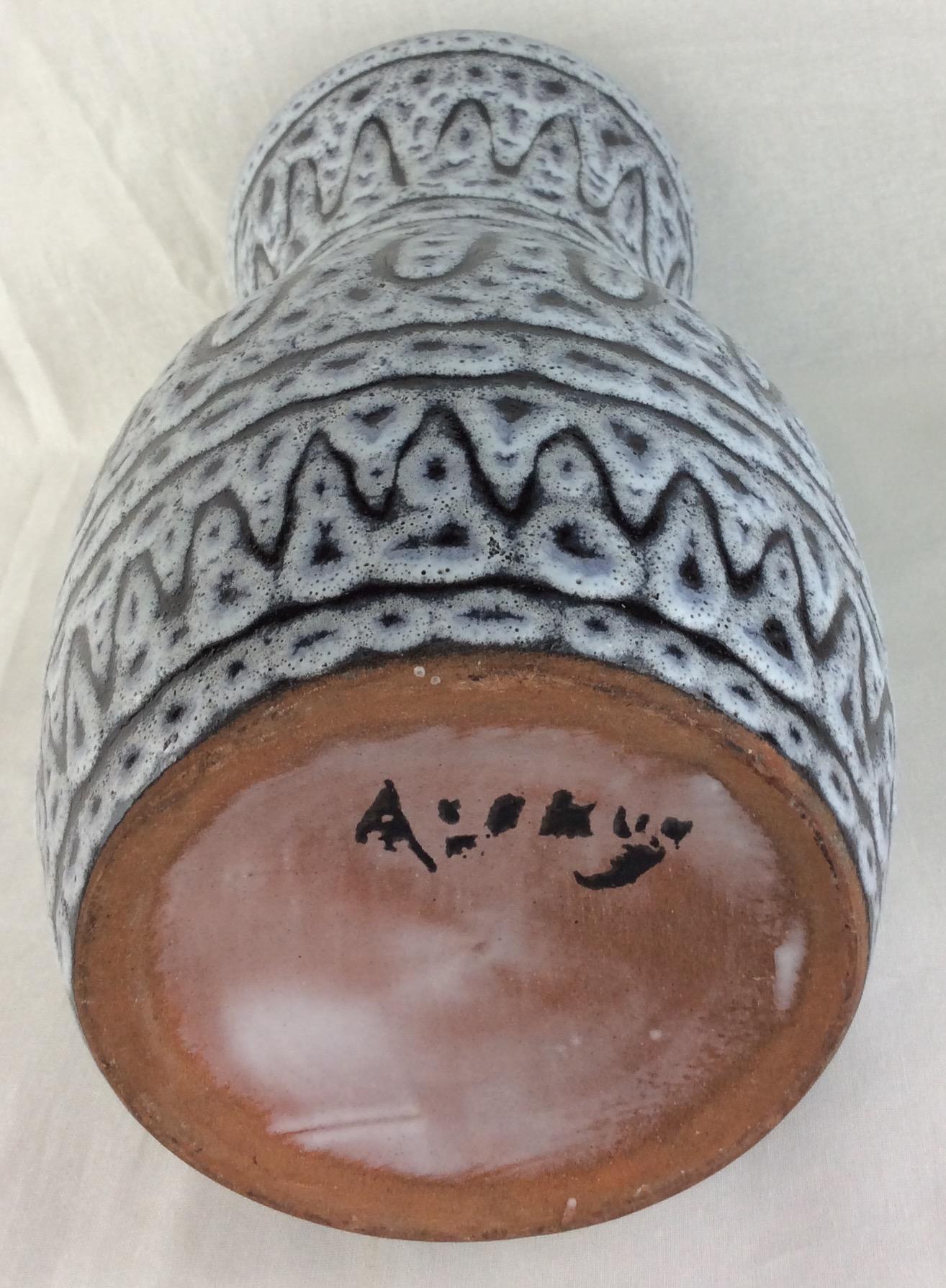 Franzsische Keramikvase aus der Mitte des Jahrhunderts aus Vallauris, signiert  (Französisch) im Angebot