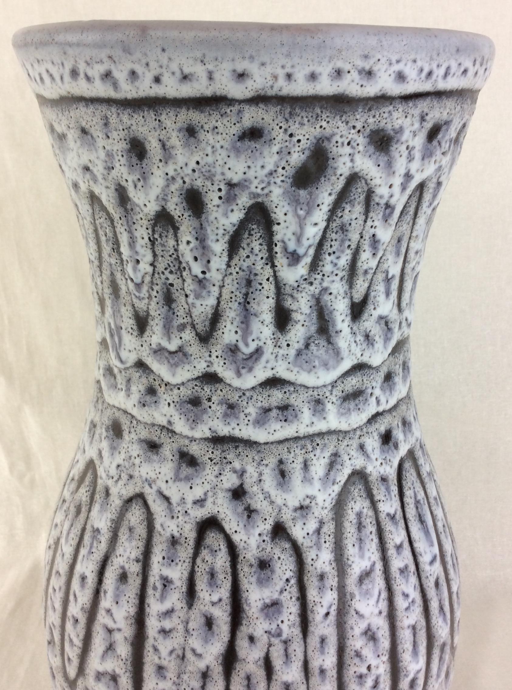Mid-Century Modern Vase en cramique franaise du milieu du sicle dernier de Vallauris, sign  en vente