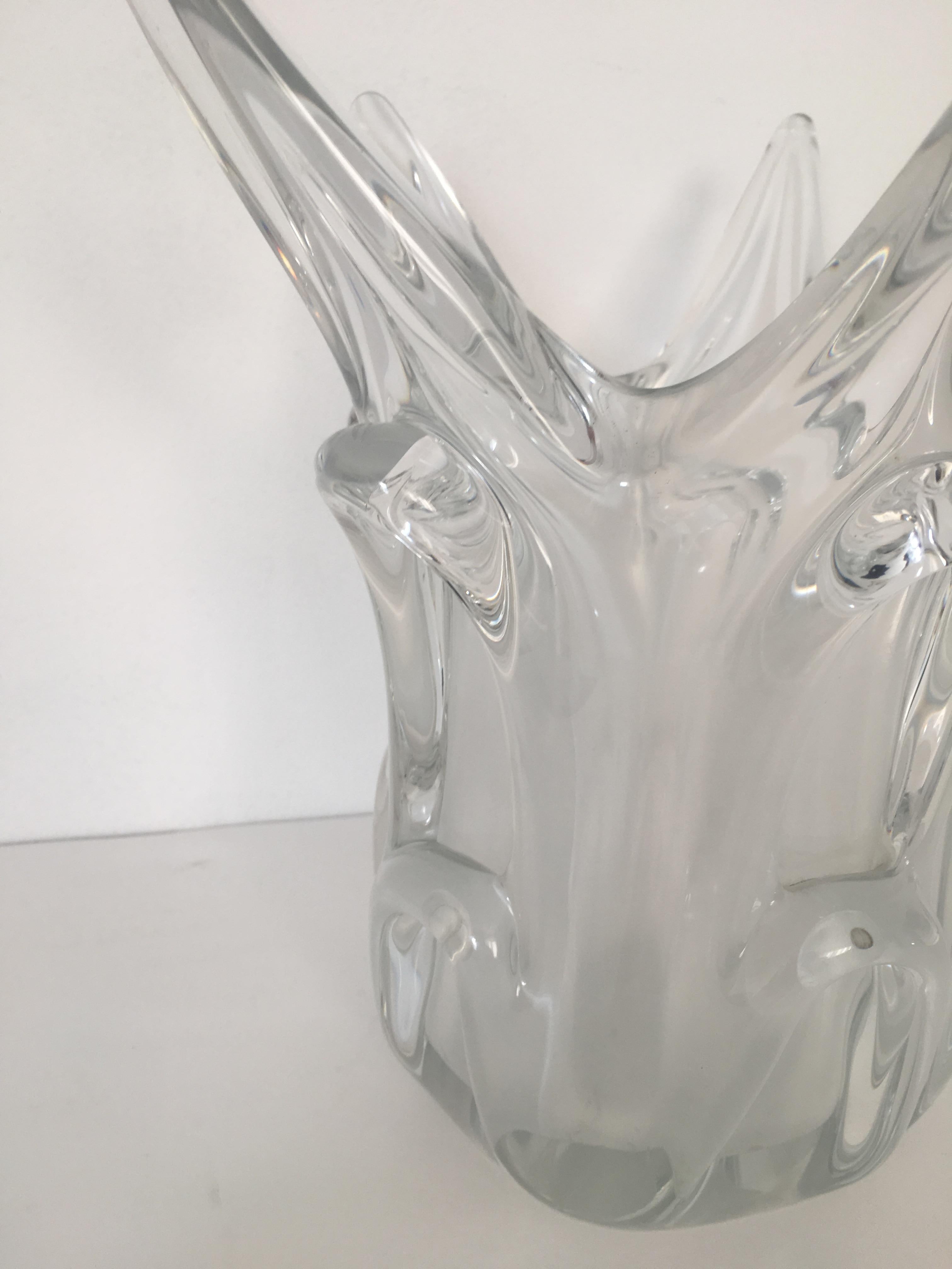 Francese Vaso scanalato di cristallo modellato francese del Medioevo in vendita