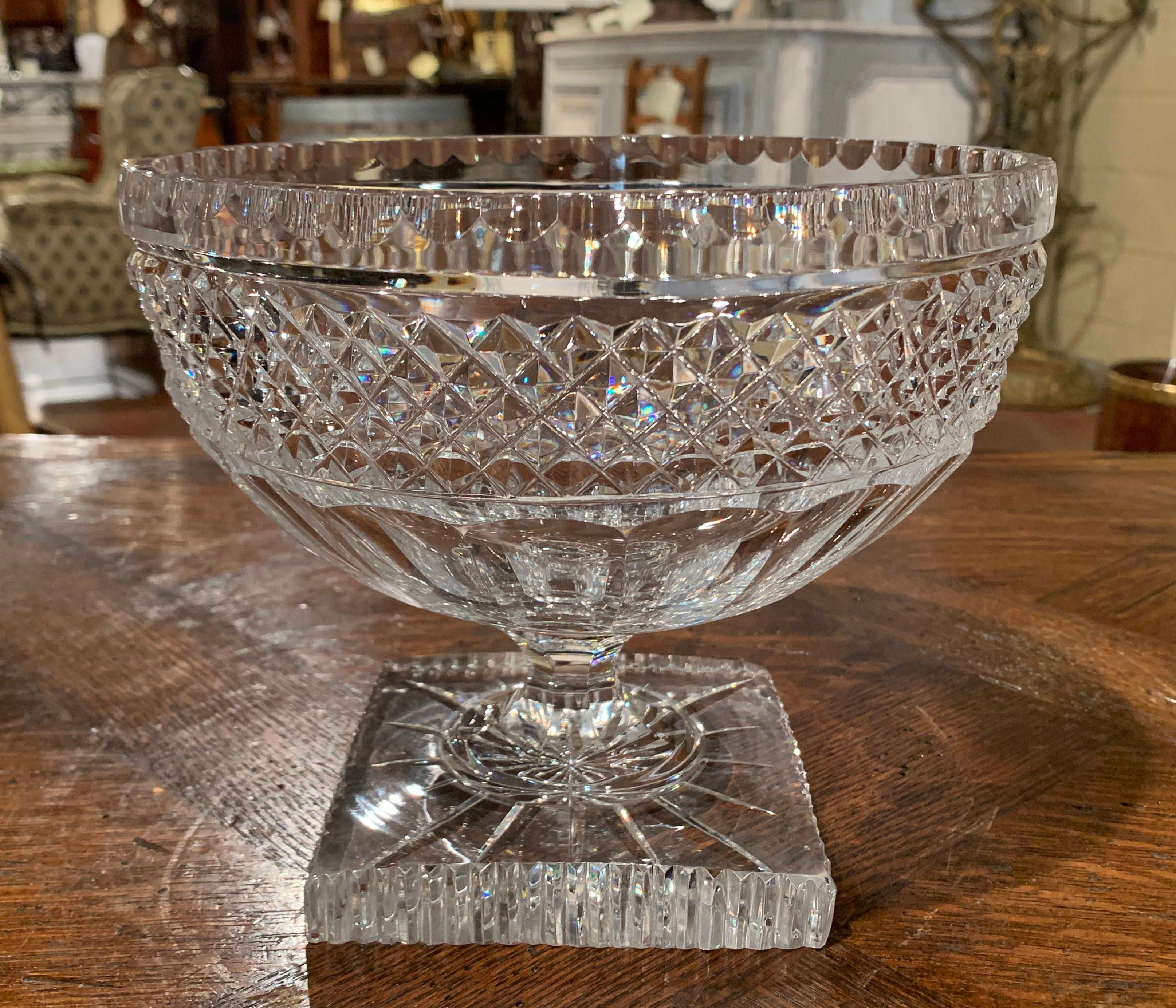 Midcentury French Cut Glass Crystal Decorative Compote Centerpiece Bowl In Excellent Condition In Dallas, TX