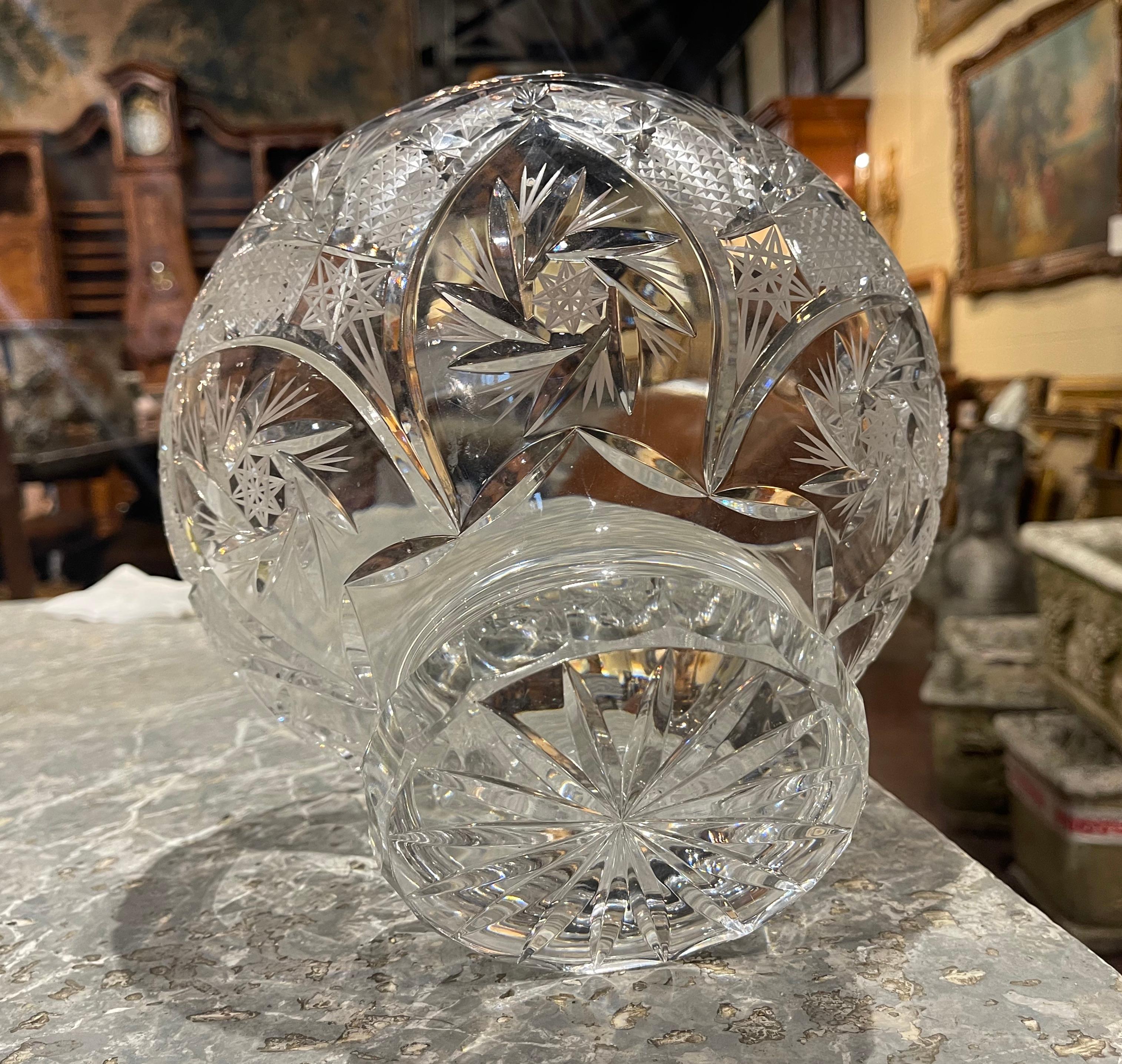 Midcentury French Cut Glass Crystal Decorative Compote Centerpiece Bowl In Excellent Condition For Sale In Dallas, TX