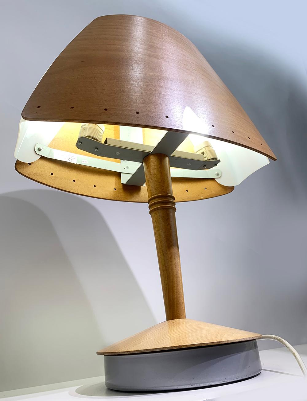 20ième siècle Lampe de Table en Bois de Style Français Milieu du Siècle par Lucid, 1970 en vente