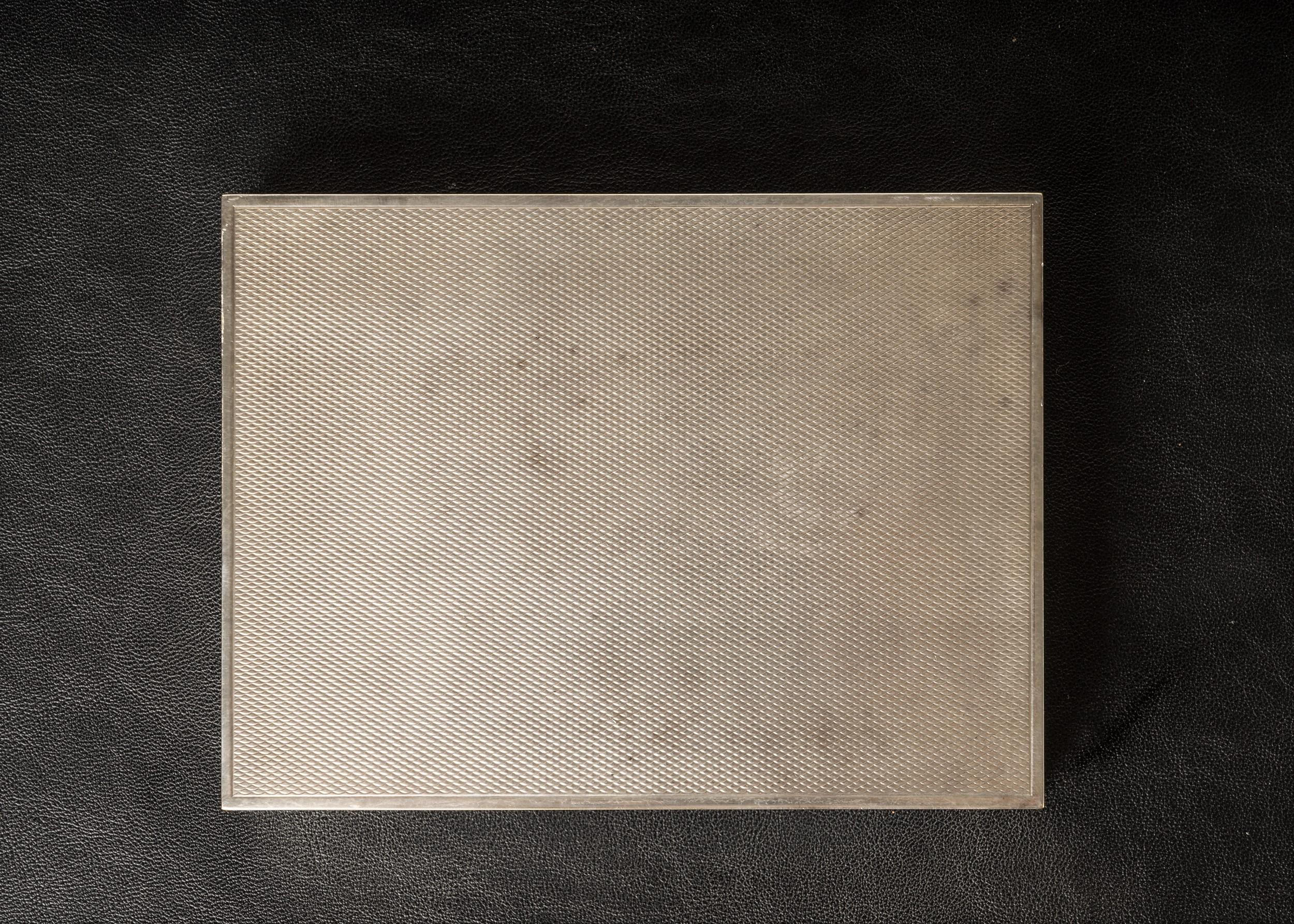 Französische versilberte Dekoschachtel aus Messing von Ravinet D'Enfert, Mitte des Jahrhunderts im Zustand „Gut“ im Angebot in Chicago, IL