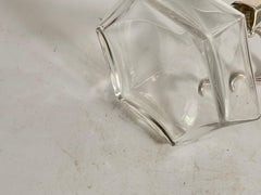 Carafe à vin en verre et en laiton argenté avec bouchon, du milieu du siècle dernier