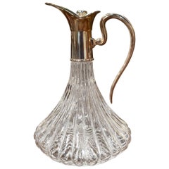 Carafe à vin du milieu du siècle en verre français et en laiton plaqué argent avec bouchon