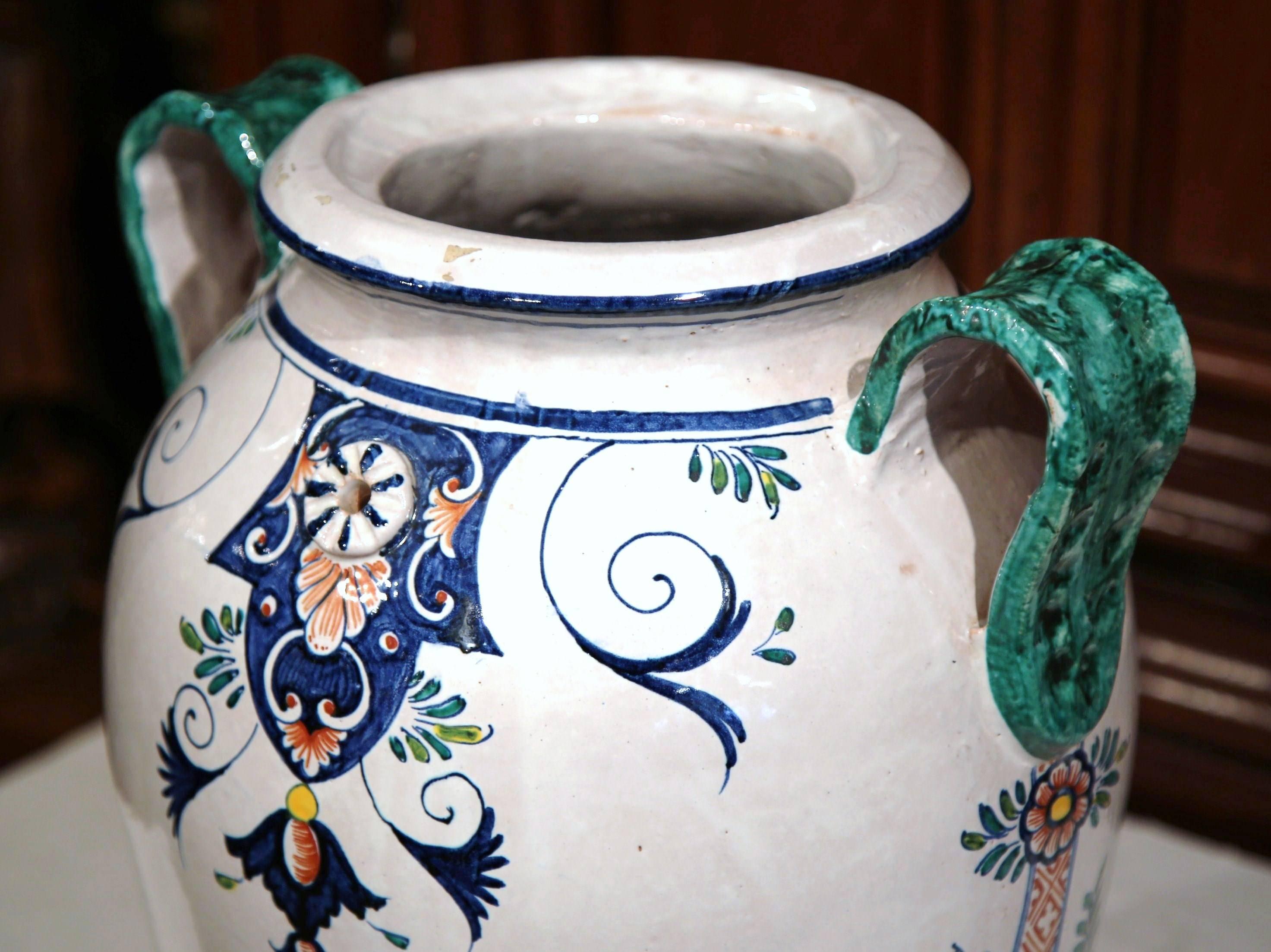Französische handbemalte Keramikvase aus der Mitte des Jahrhunderts aus der Normandie, signiert Vincent Garnier (Handbemalt) im Angebot