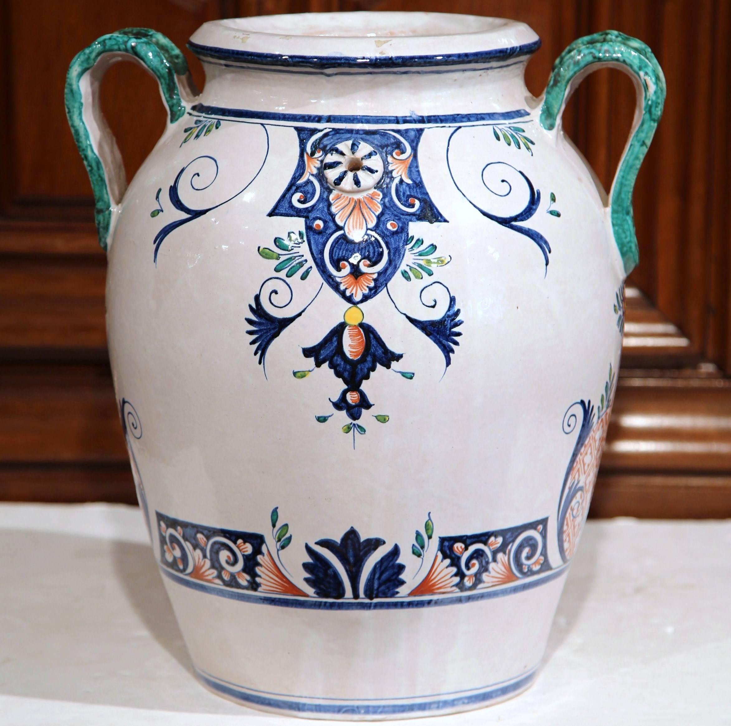 Französische handbemalte Keramikvase aus der Mitte des Jahrhunderts aus der Normandie, signiert Vincent Garnier im Angebot 1