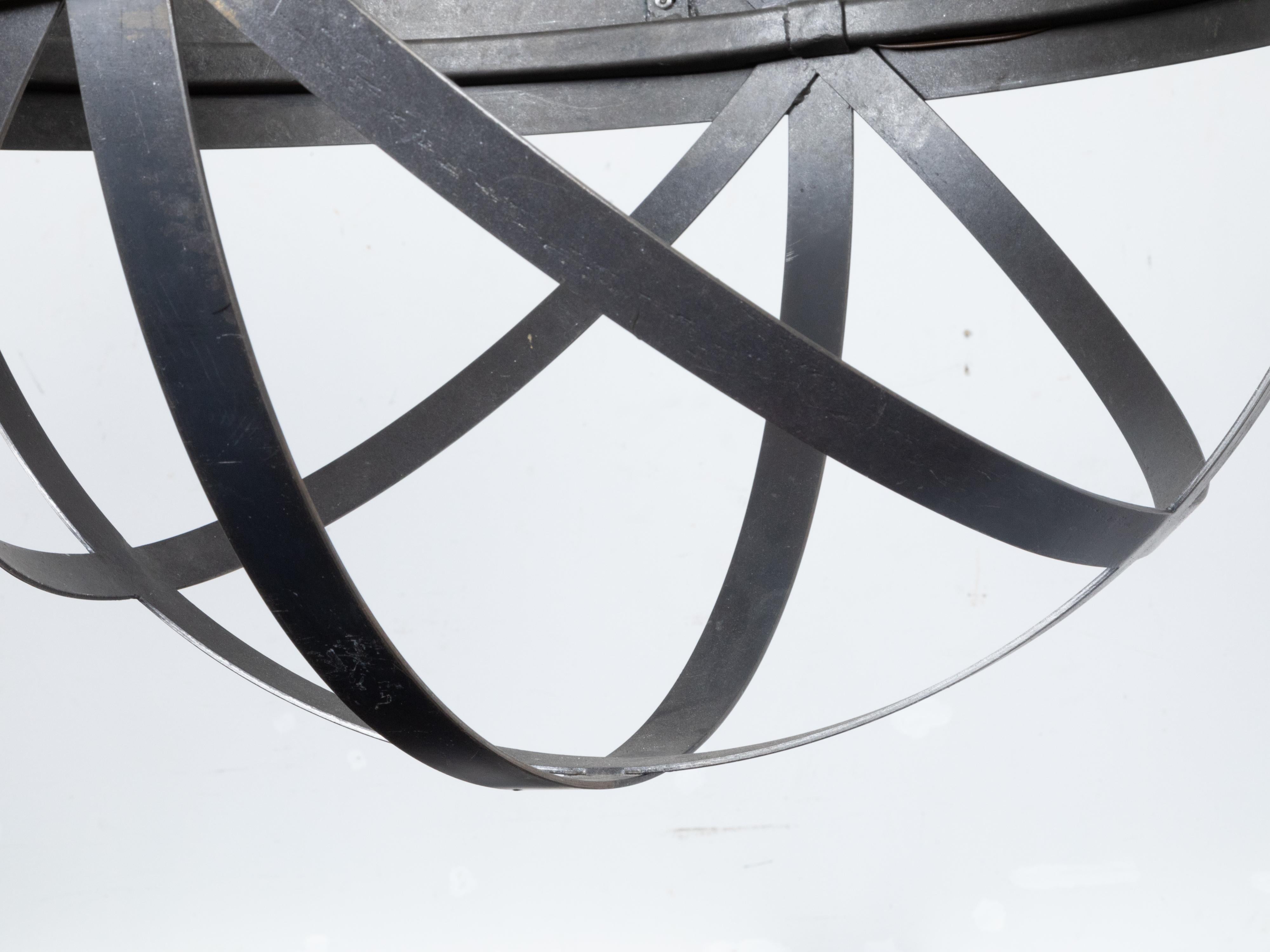 Niermann Weeks Armillar-Kronleuchter aus Eisen mit acht Lichtern und vergoldetem Ring 5