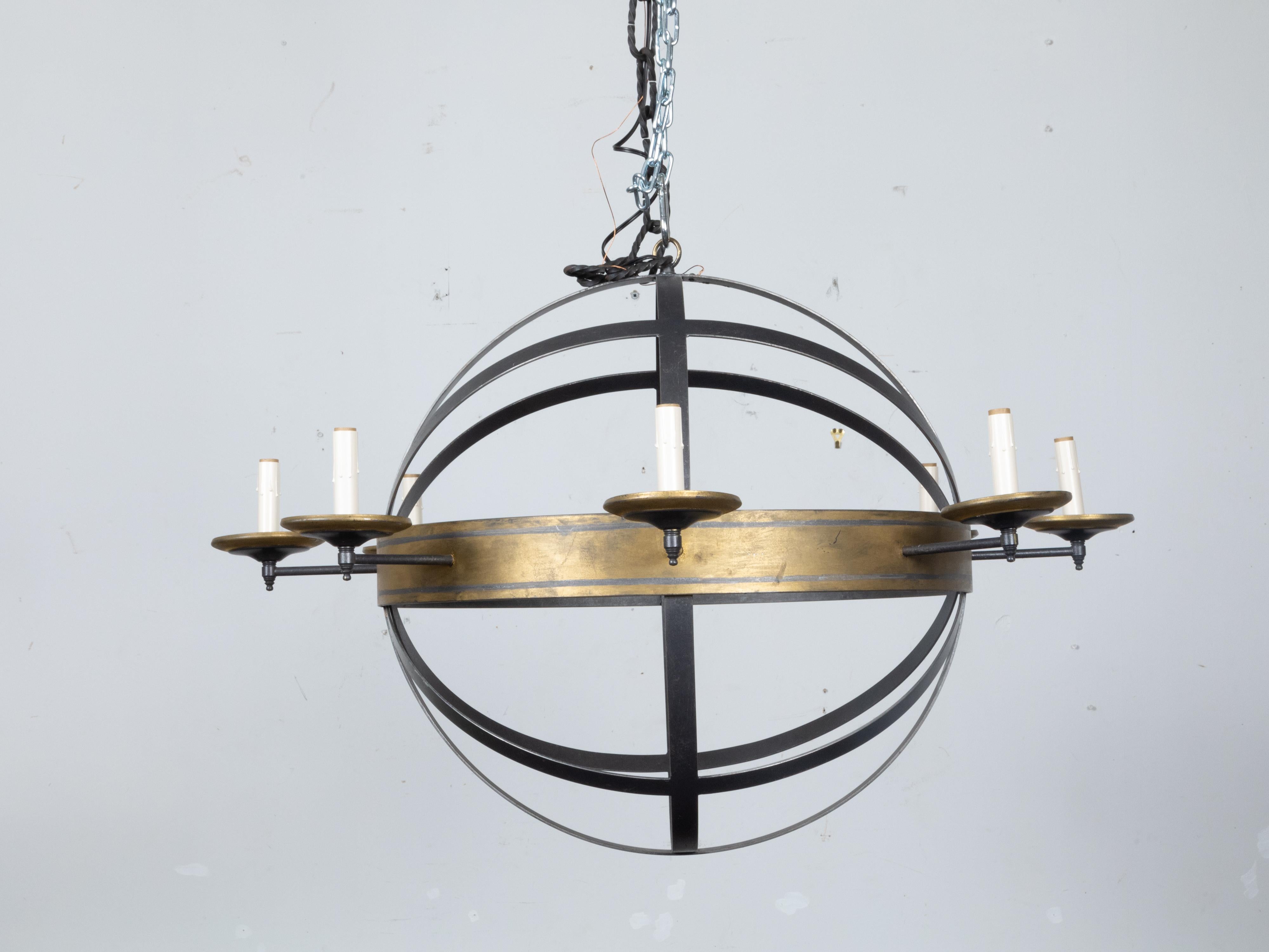 Niermann Weeks Armillar-Kronleuchter aus Eisen mit acht Lichtern und vergoldetem Ring (Moderne der Mitte des Jahrhunderts)