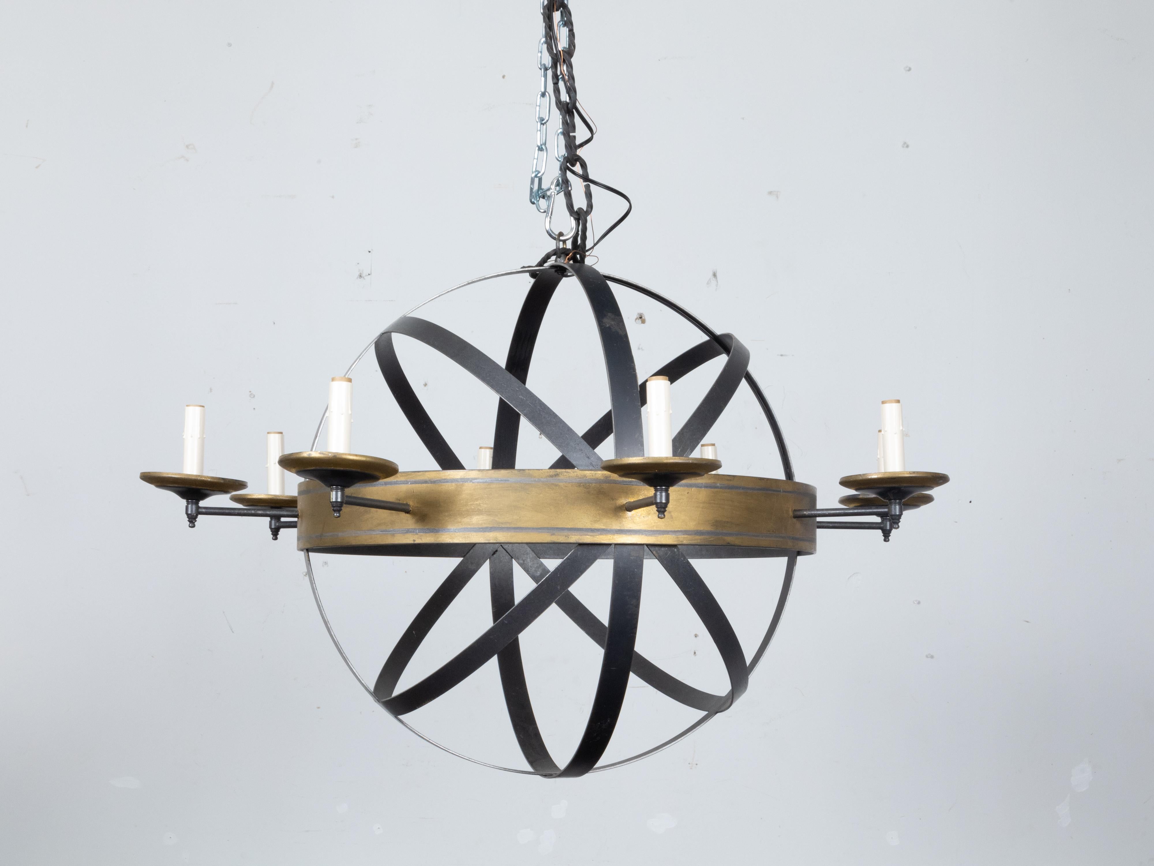 Niermann Weeks Armillar-Kronleuchter aus Eisen mit acht Lichtern und vergoldetem Ring 1