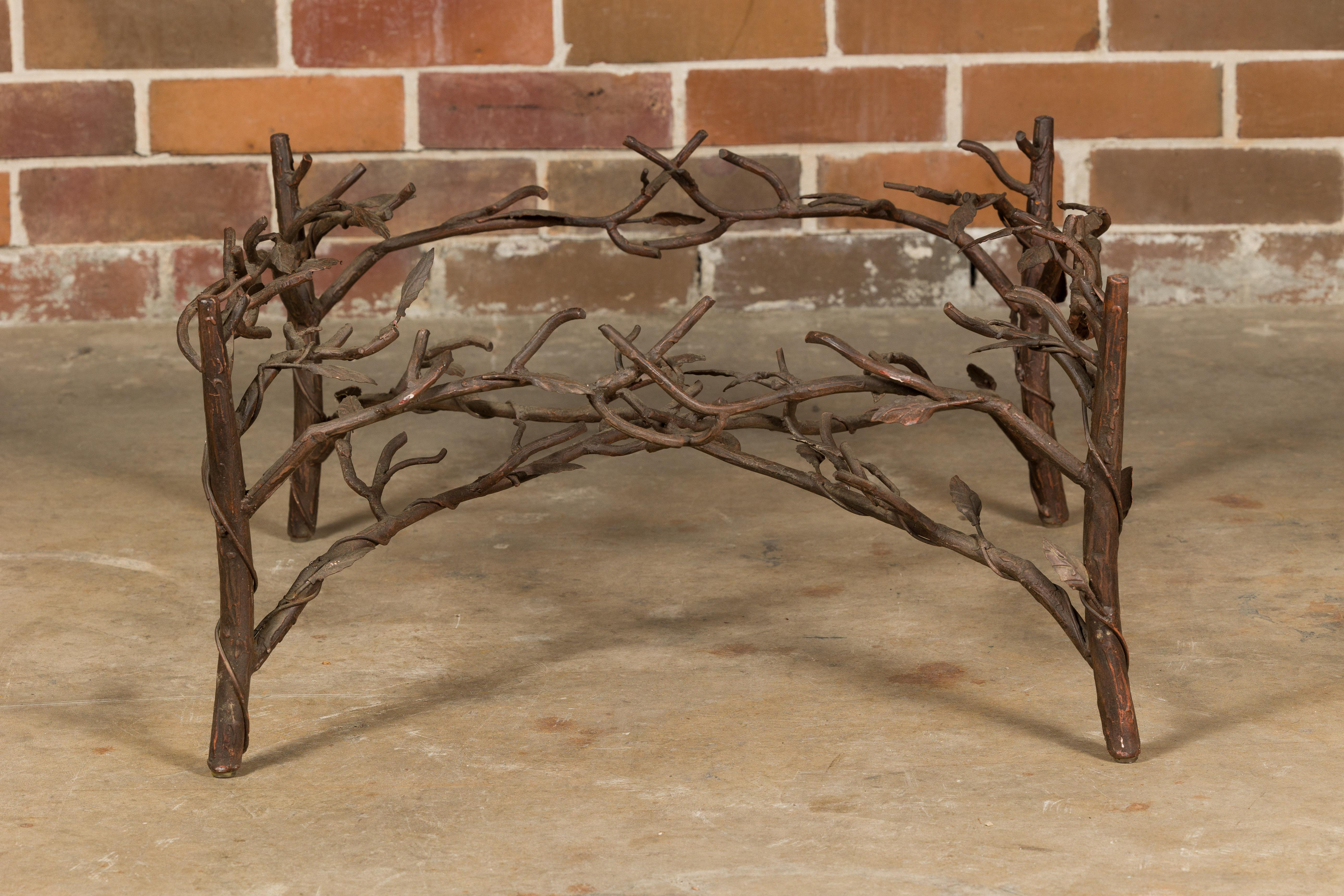 This French iron twig coffee table base from the mid-20th century is a remarkable fusion of natural inspiration and skilled metalwork. Crafted from iron, it exquisitely mimics the delicate form of twigs and leaves, each element intertwining to