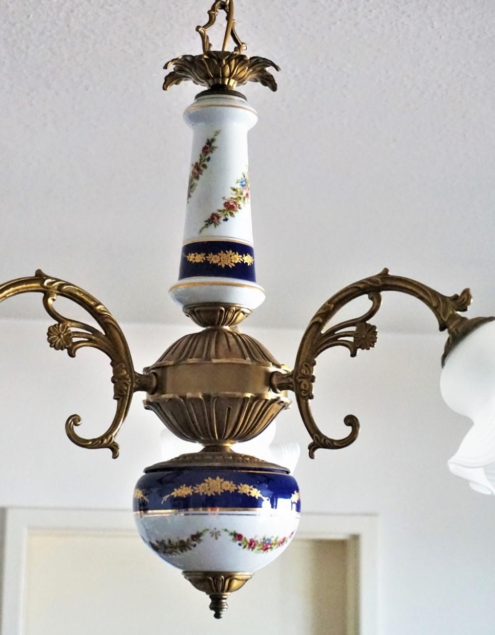 Midcentury French Limoges Porcelain and Murano Glass Three-Light Chandelier In Good Condition For Sale In Frankfurt am Main, DE