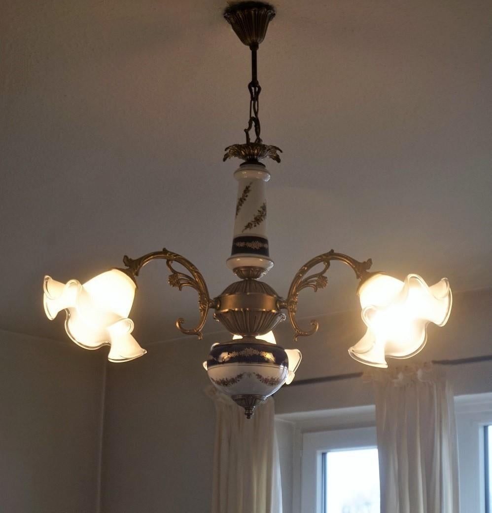 Midcentury French Limoges Porcelain and Murano Glass Three-Light Chandelier For Sale 3