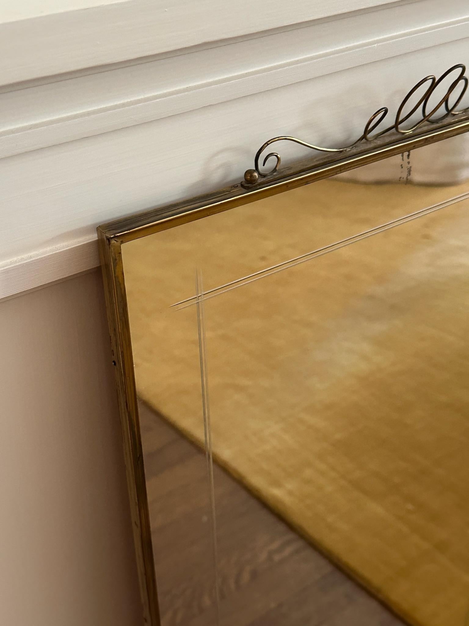 Laiton Miroir français du milieu du siècle en vente