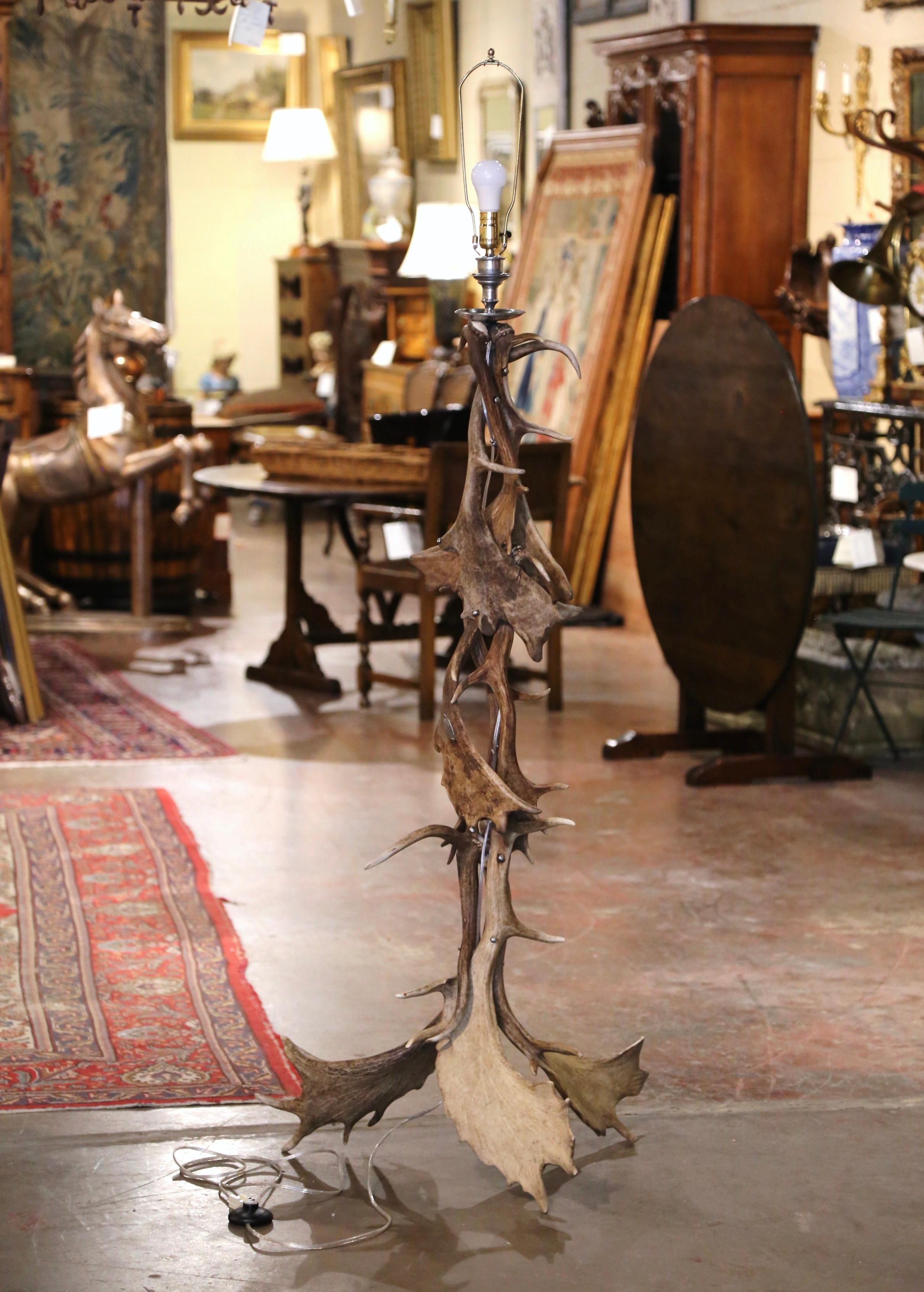 Decorate a ranch or a log cabin with this incredibly unique antique floor lamp. Crafted in France, circa 1960 and made out of naturally shed moose antlers, this tall floor lamp is in excellent condition with a gorgeous naturally aged patina.