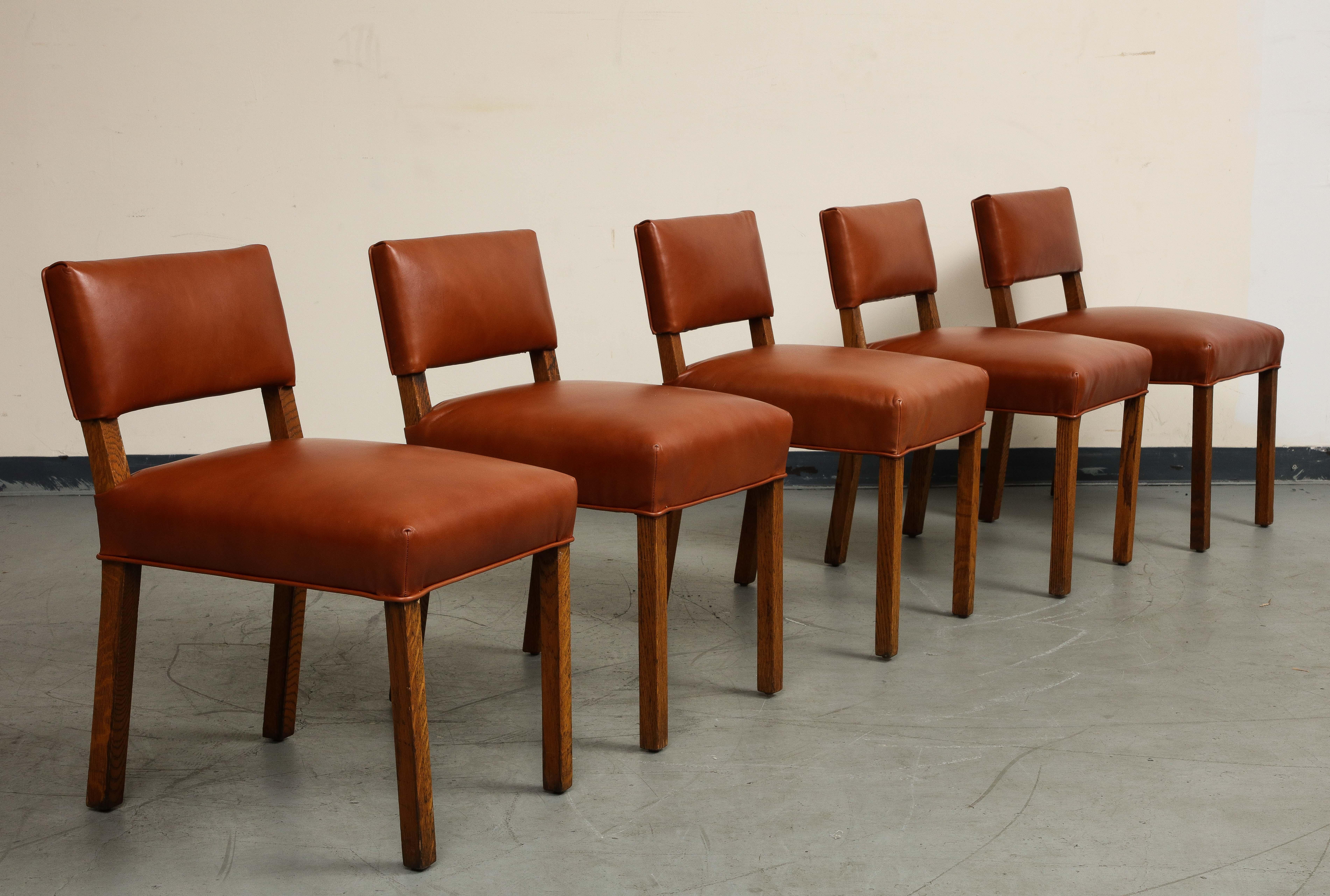 Mid-Century French Oak and Brown Leather Side Chairs, Set of 5 In Good Condition For Sale In Chicago, IL