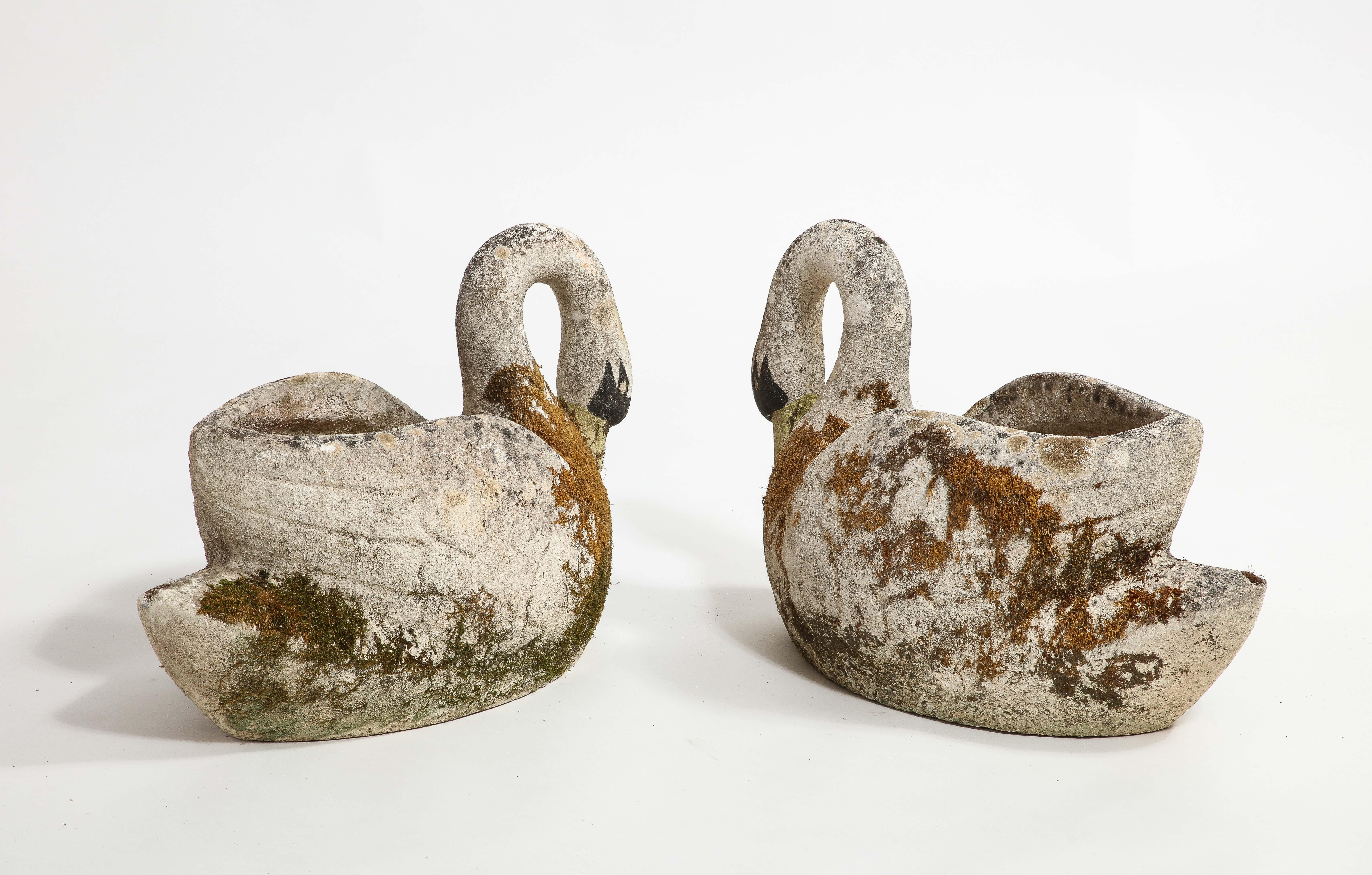 Midcentury Französisch Paar Swan Pflanzgefäße aus Beton im Zustand „Gut“ im Angebot in New York, NY
