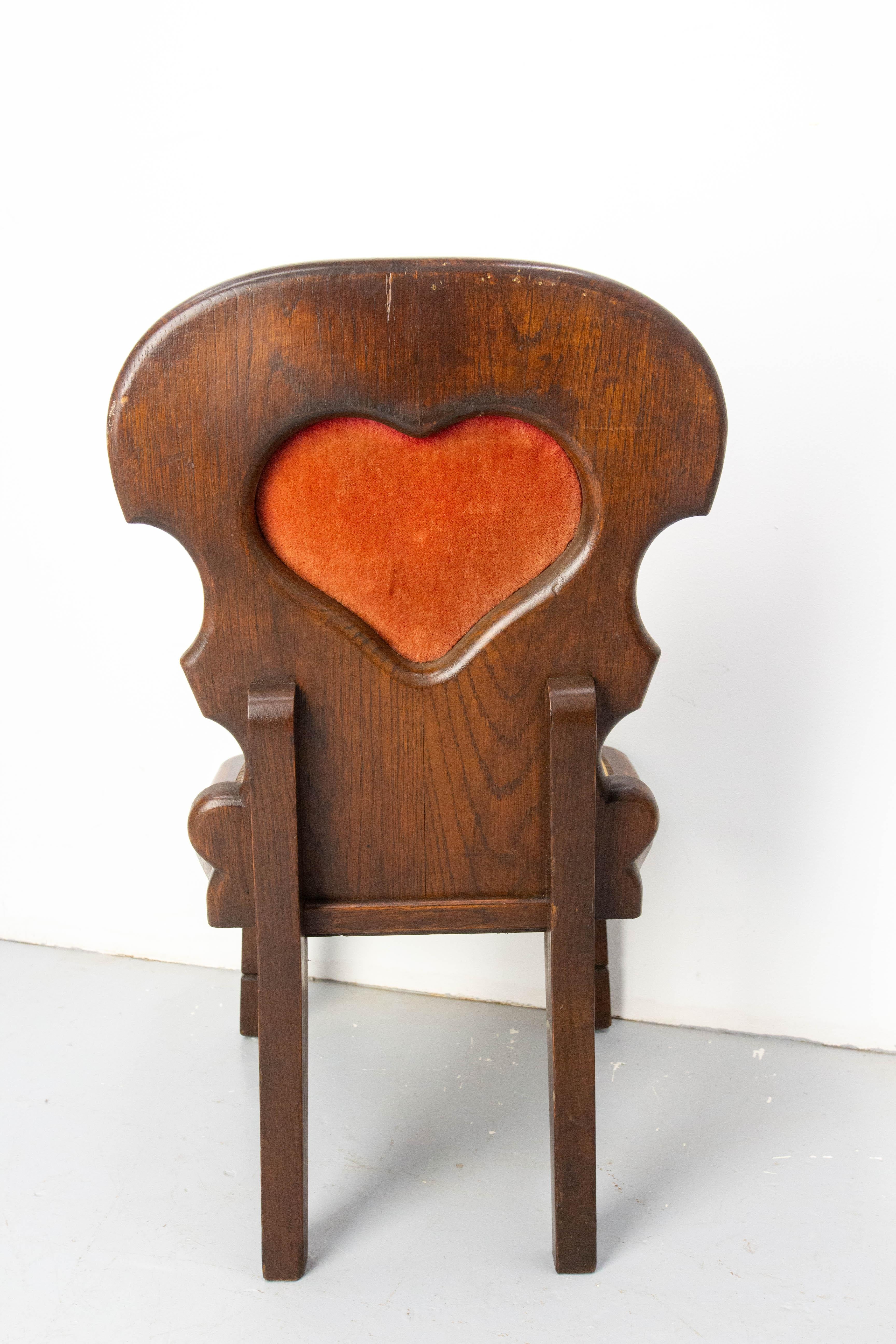 Coppia di poltroncine francesi di metà secolo in Oak, stile Swiss Alp, circa 1960 in vendita 3