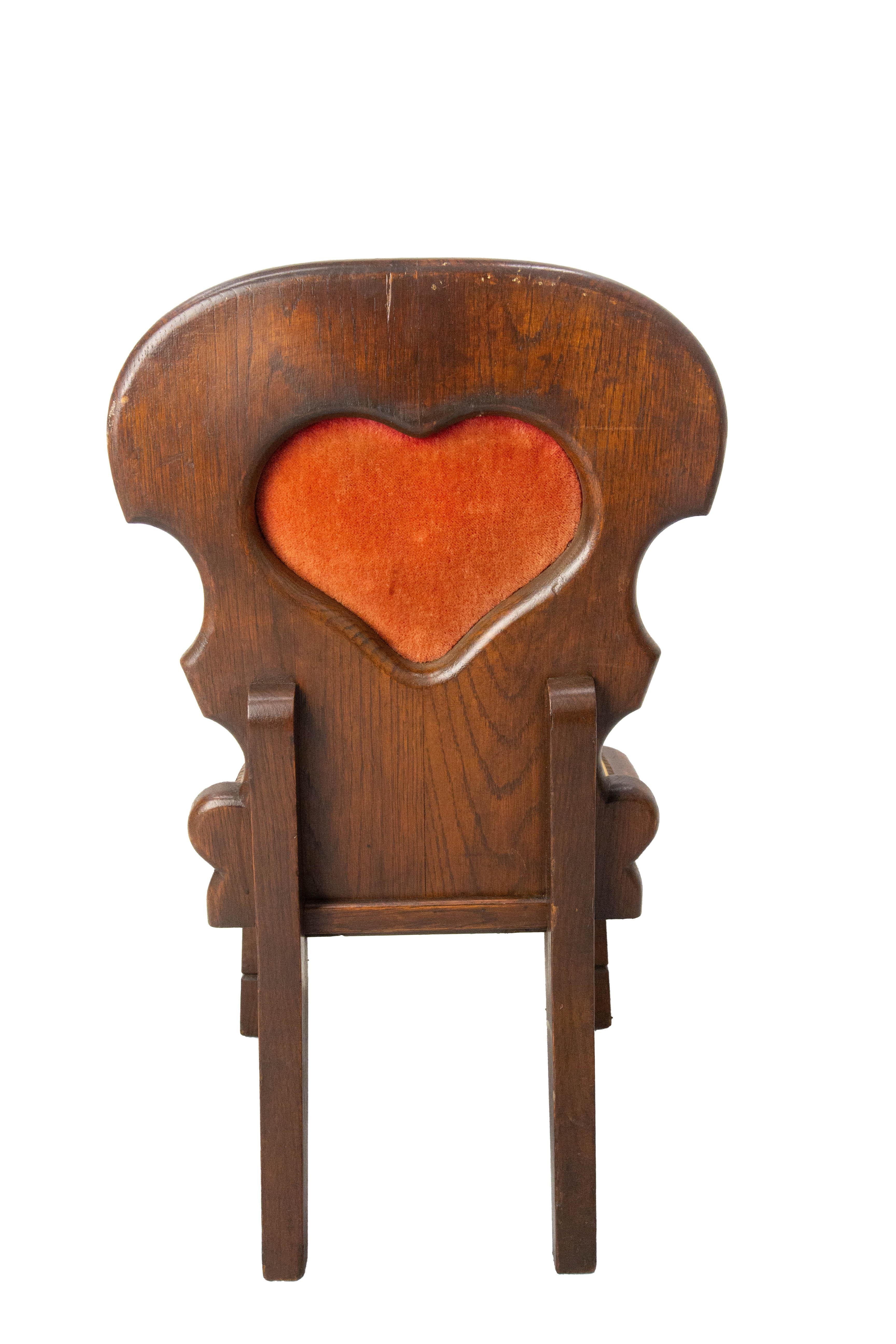 Coppia di poltroncine francesi di metà secolo in Oak, stile Swiss Alp, circa 1960 In condizioni buone in vendita a Labrit, Landes