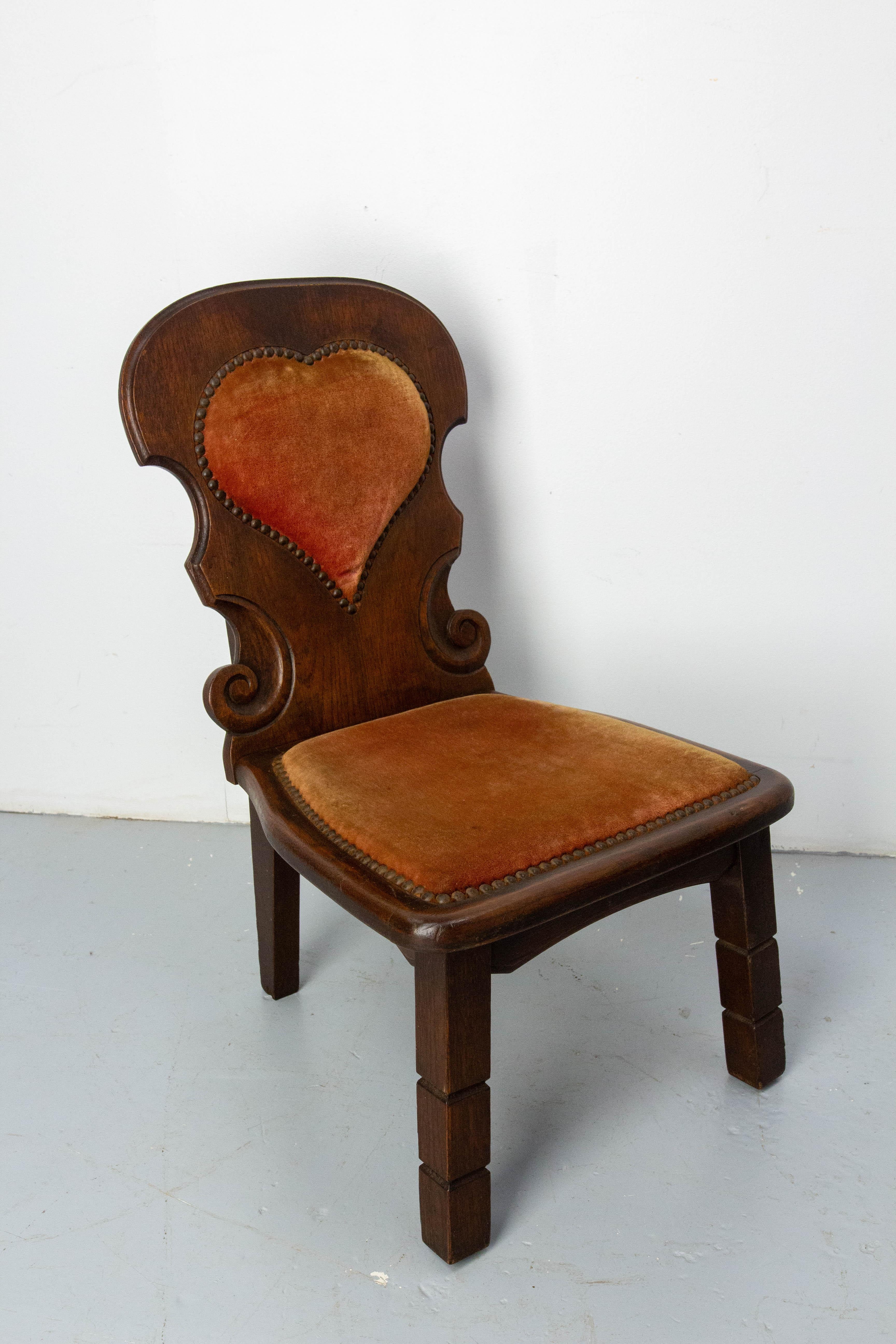Coppia di poltroncine francesi di metà secolo in Oak, stile Swiss Alp, circa 1960 in vendita 2