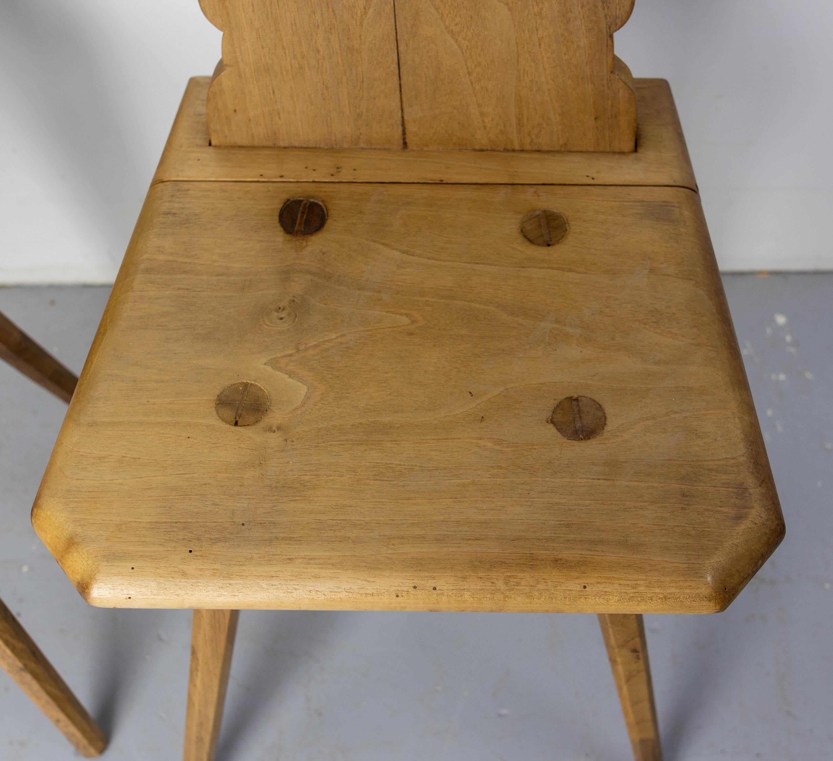 Paire de chaises d'appoint en peuplier de style Alpes suisses du 19ème siècle en vente 6