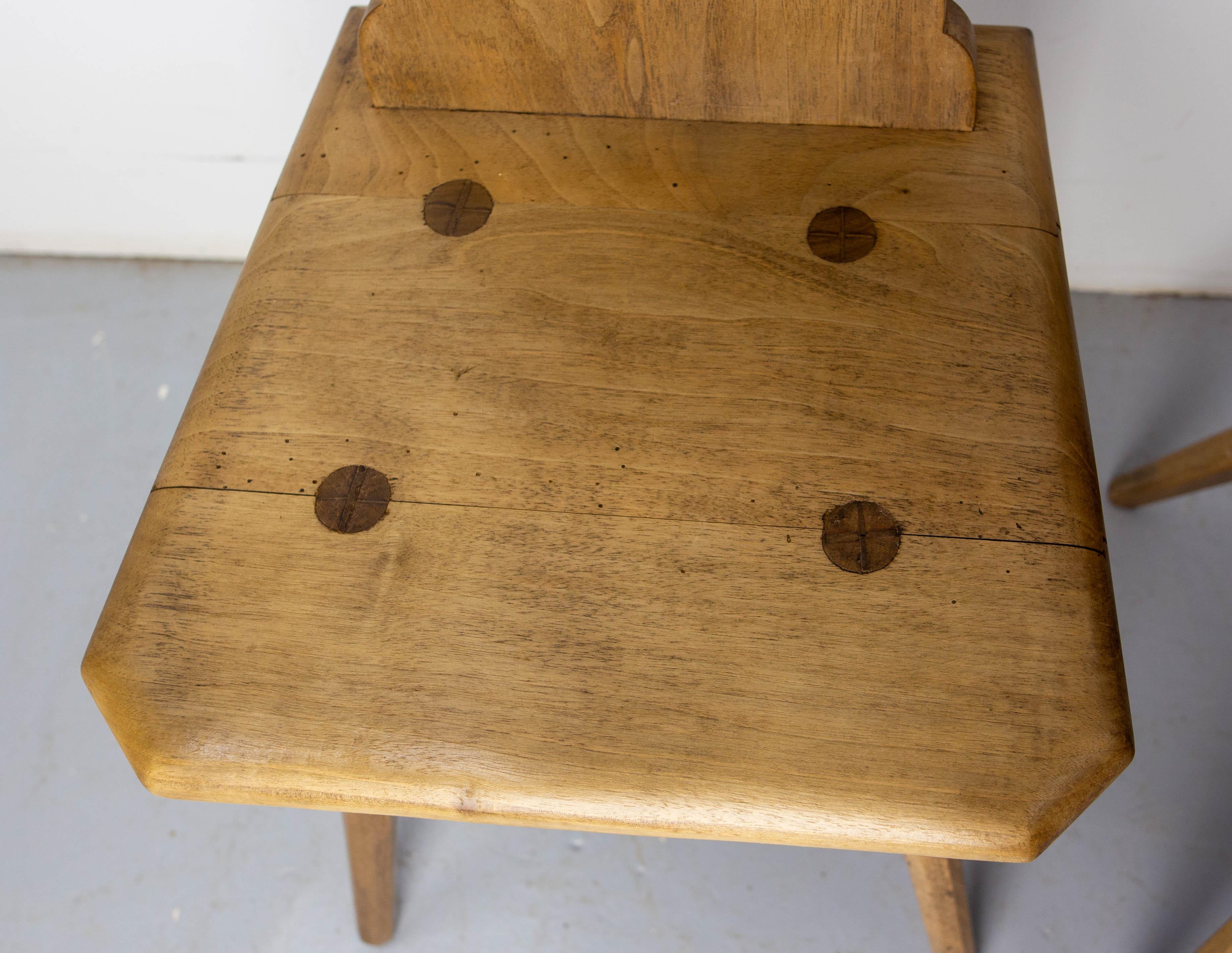 Paire de chaises d'appoint en peuplier de style Alpes suisses du 19ème siècle en vente 7