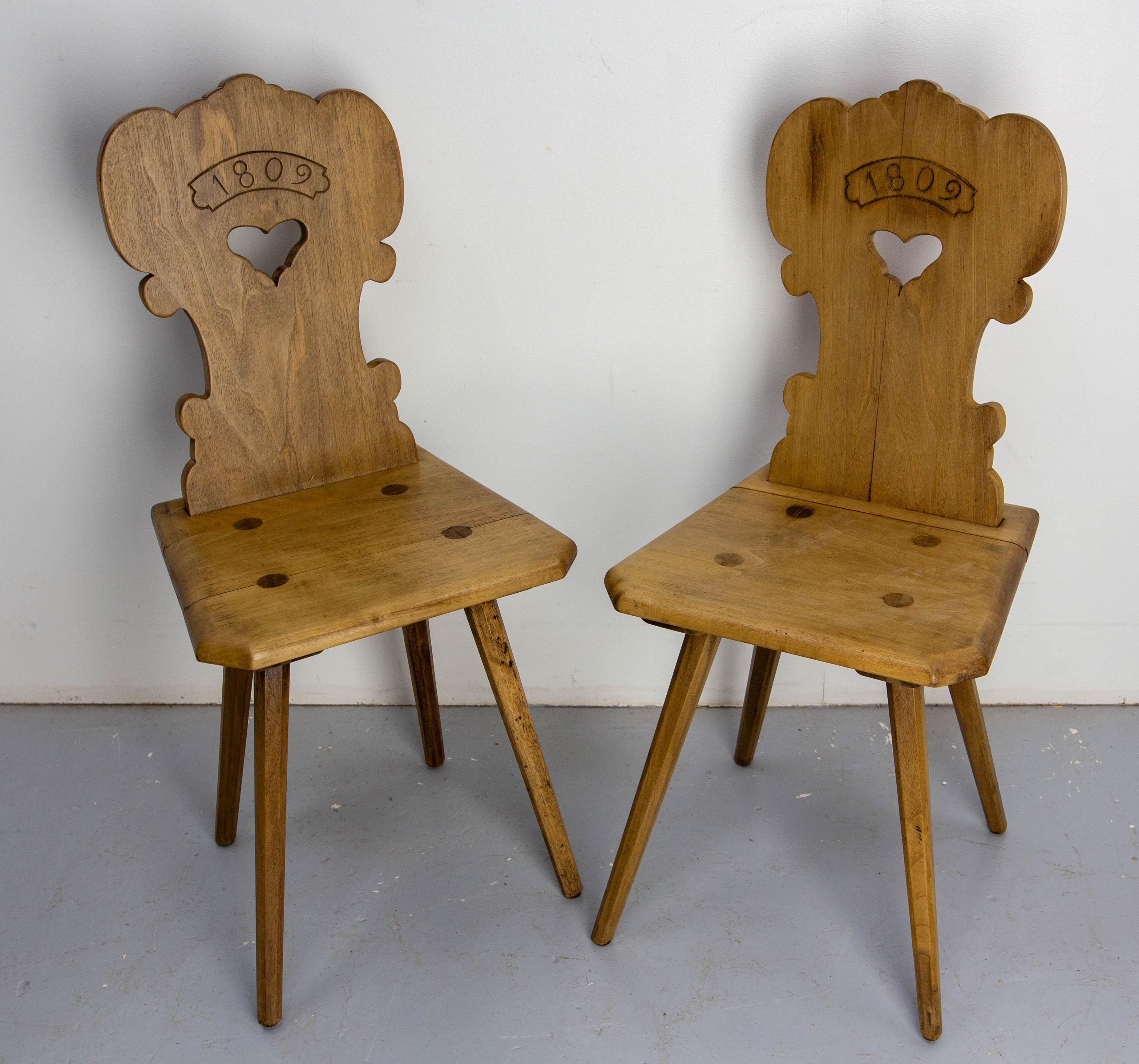 Paire de chaises d'appoint en peuplier de style Alpes suisses du 19ème siècle Bon état - En vente à Labrit, Landes