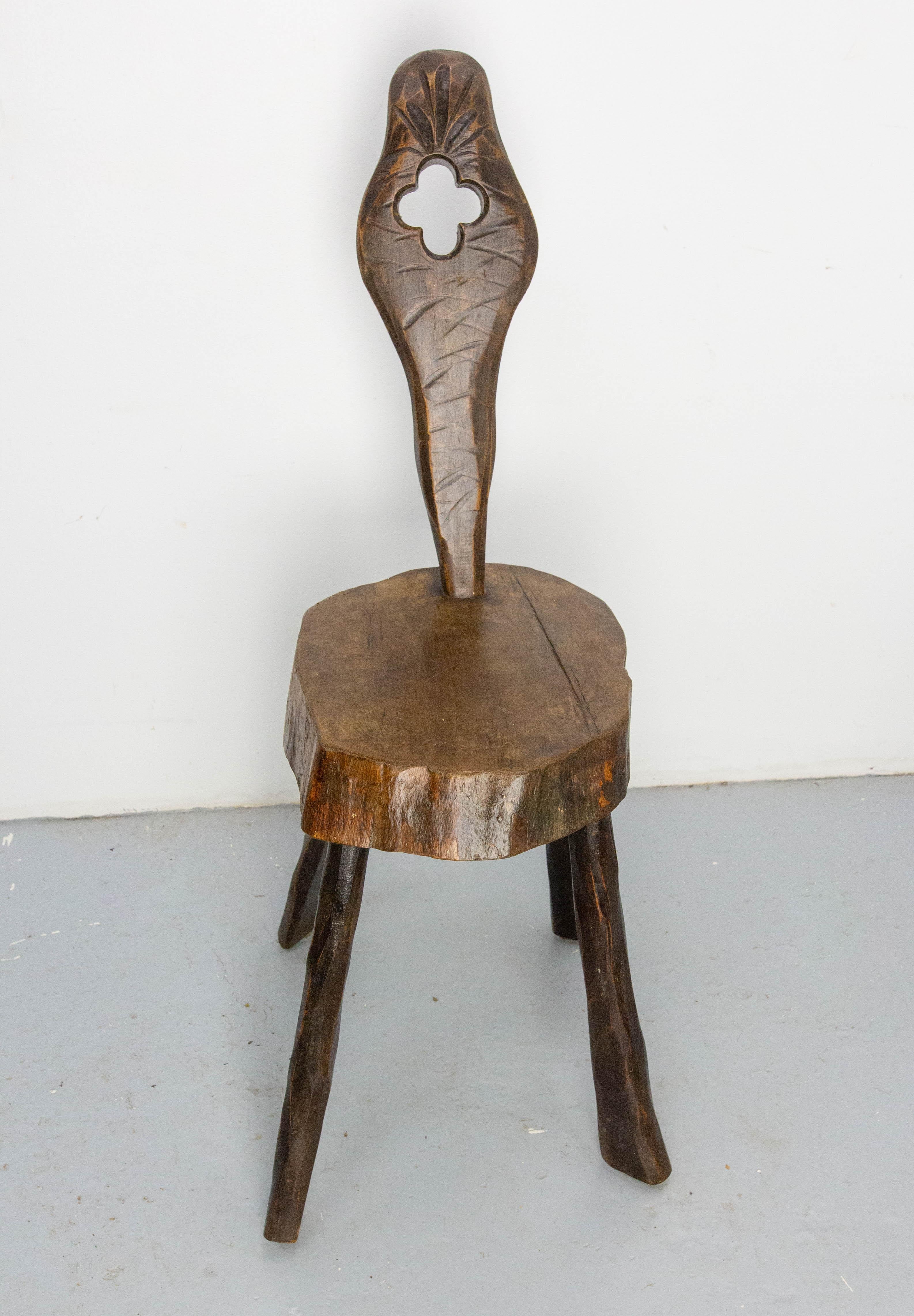 Side poplar chair, made of poplar in the 20th midcentury.
Brutalist style with organic shapes.
Mountain chalet style perfect for a log cabin.
The seat of the chair is shaped like the trunk used to make the furniture. The legs have been cut very