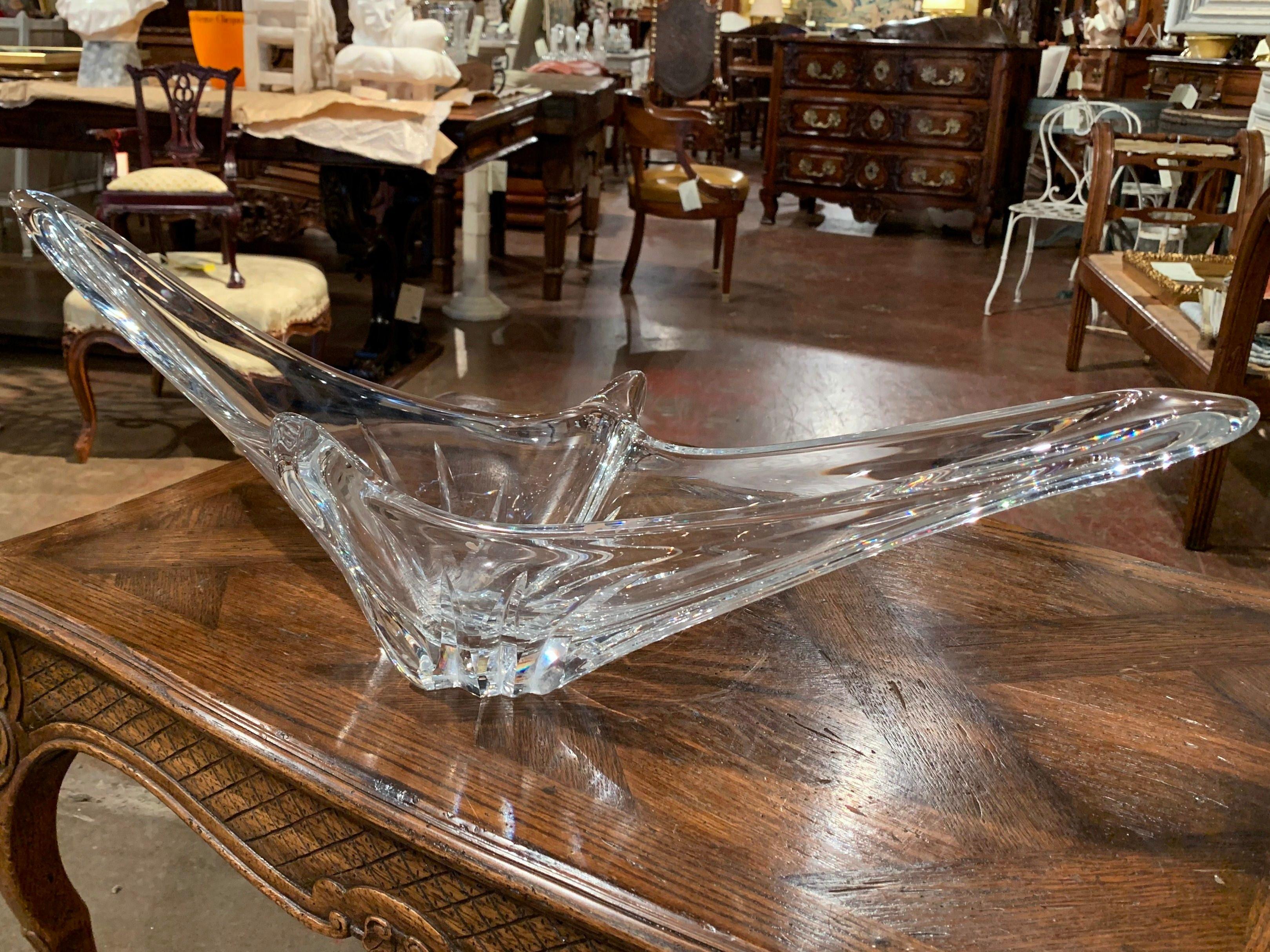 This elegant, hand blown glass console vase was crafted in France, circa 1950. The large vintage piece features a pulled feathered technique with an intricate elongated design. The wide traditional center piece is in excellent condition with