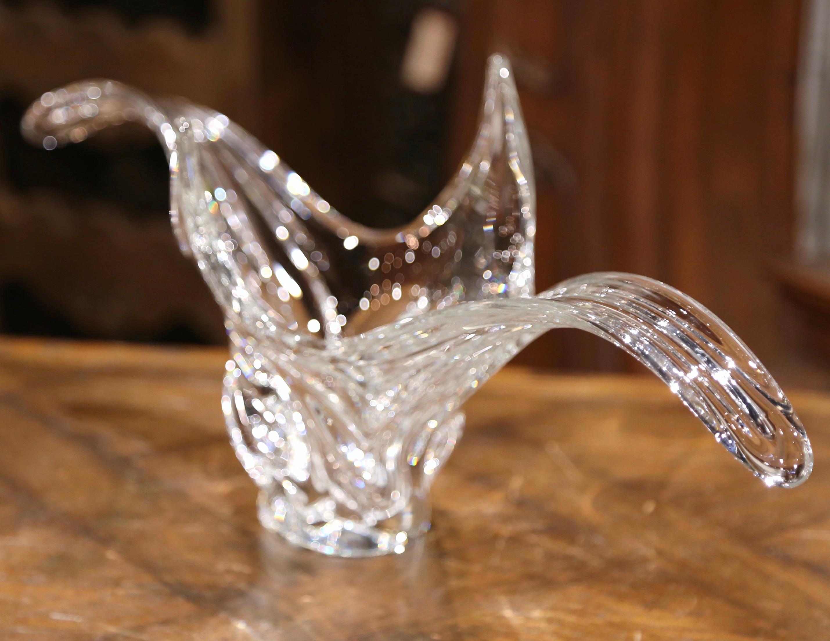 Fait main Vase central en verre souffl transparent  plumes, style franais du milieu du sicle. en vente