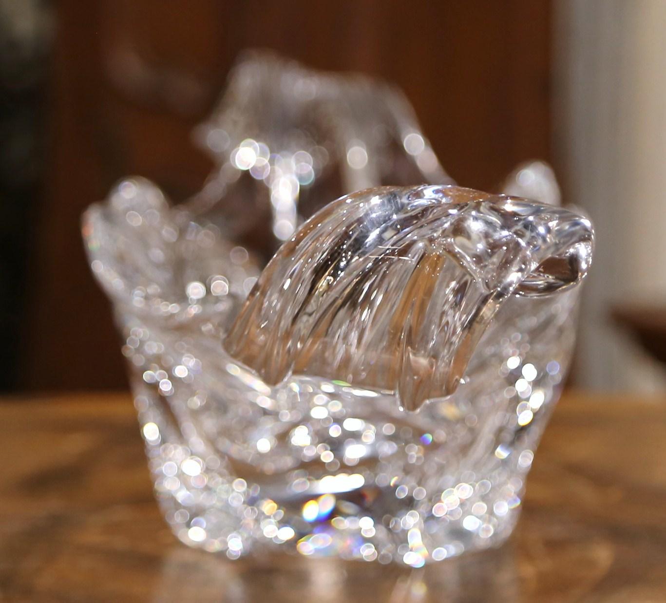 20th Century Midcentury French Pulled Feathered Blown Clear Glass Center Vase For Sale