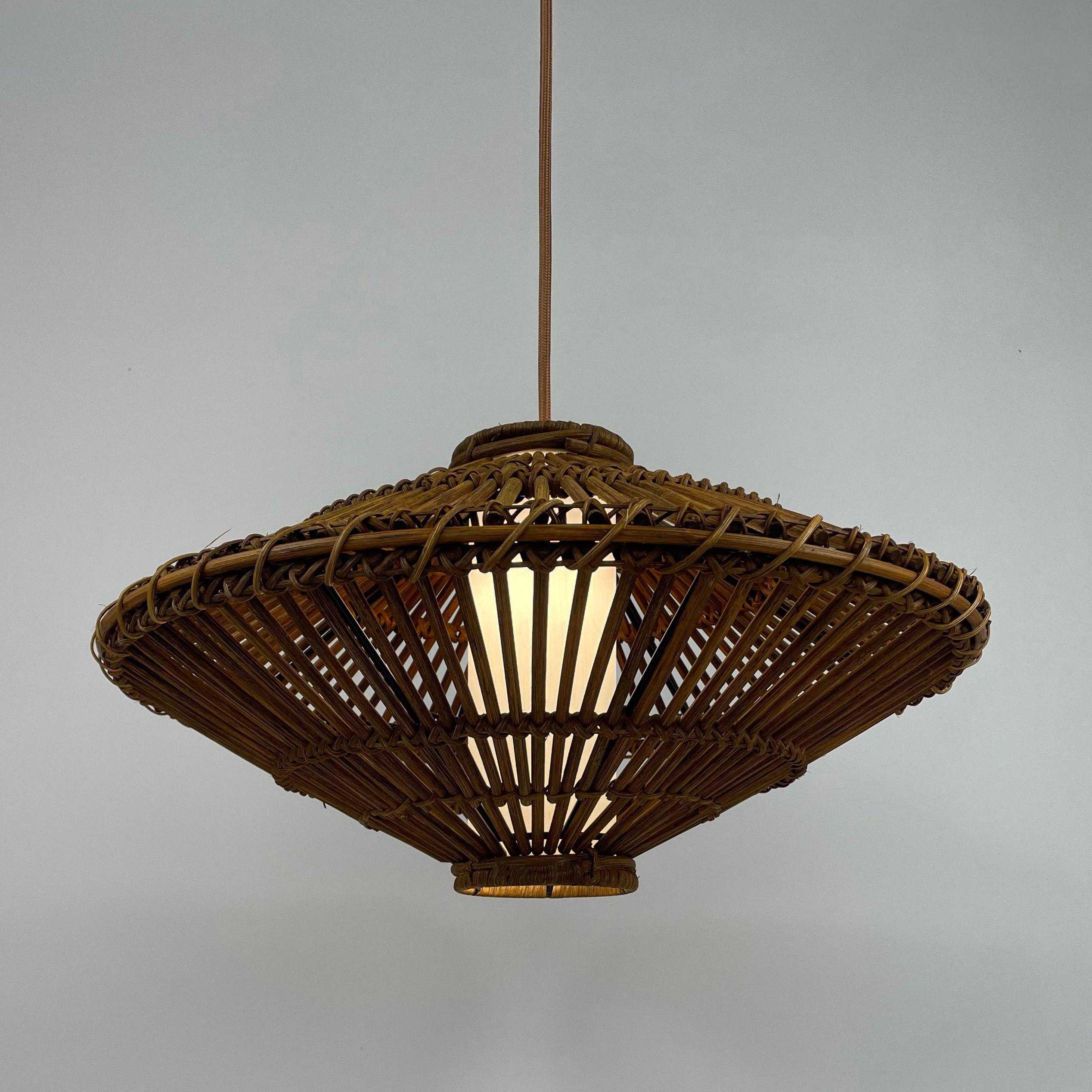 Midcentury French Rattan Wicker Pendant, 1960s In Good Condition For Sale In NUEMBRECHT, NRW
