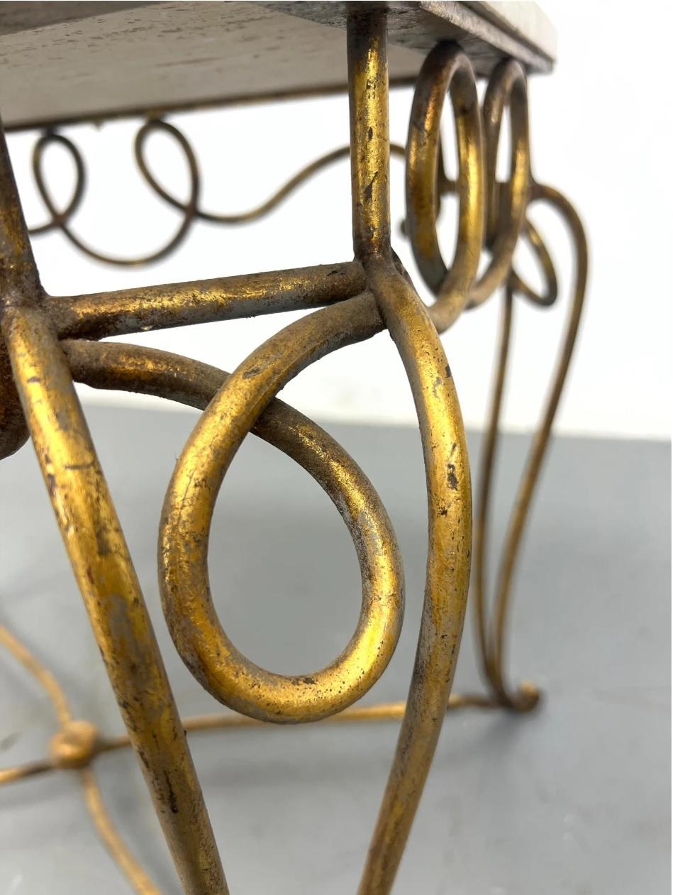 Französische Rene Prou Art Deco-Beistelltische aus vergoldetem Eisen mit Travertinplatten aus der Mitte des Jahrhunderts im Angebot 7