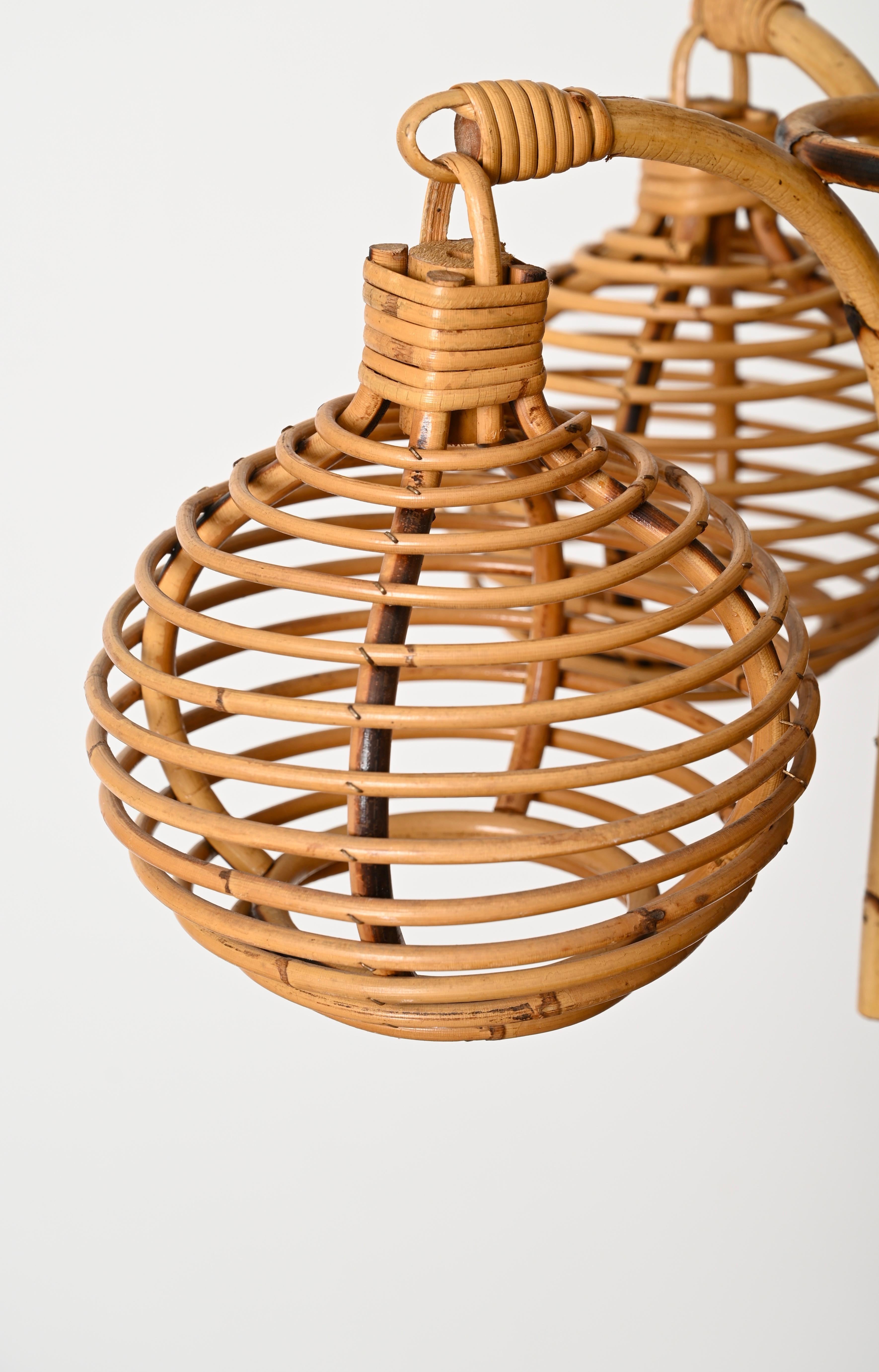 Midcentury French Riviera 4 Sphere Chandelier in Bambo and Rattan, Italy 1960s In Good Condition For Sale In Roma, IT