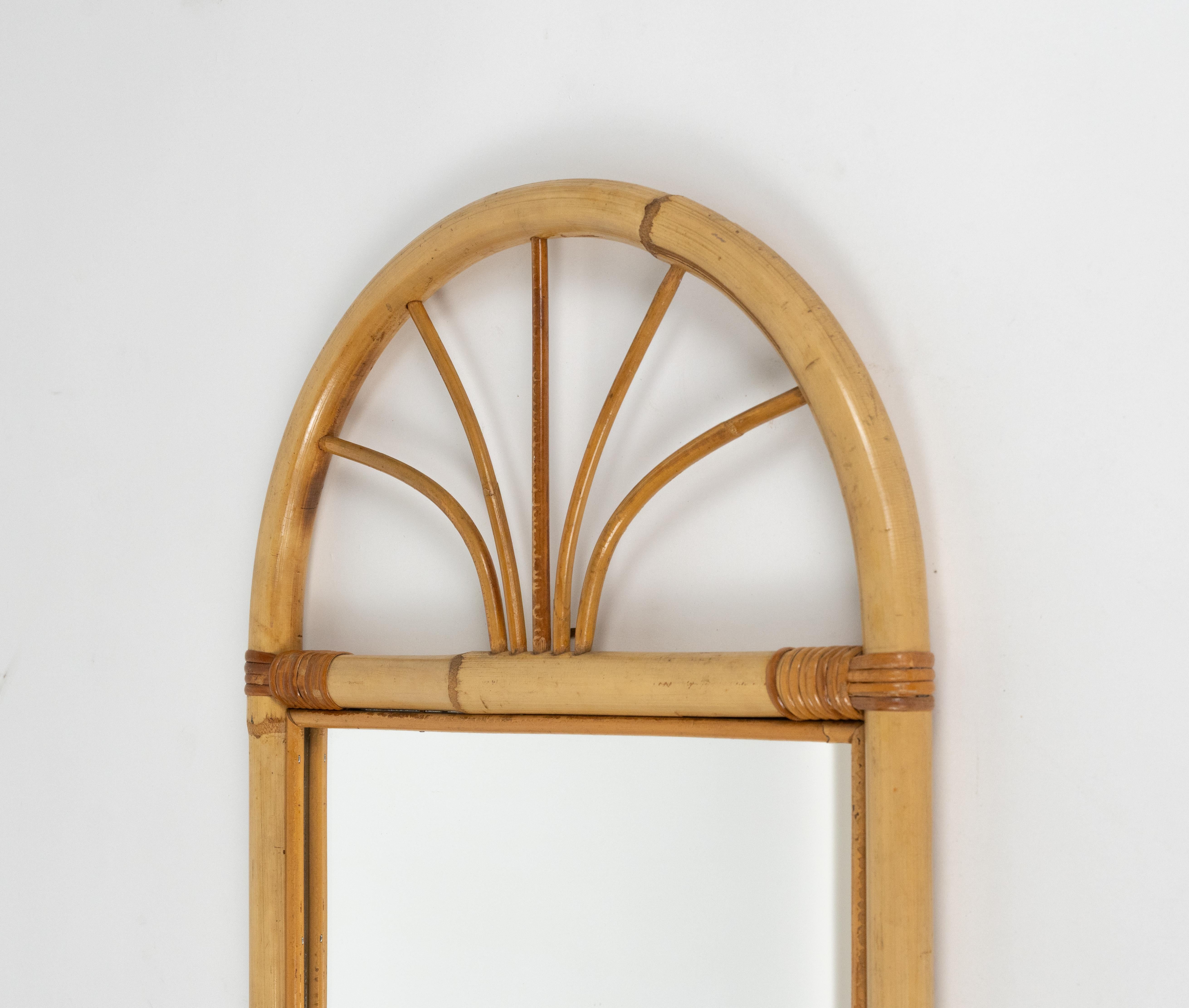 Miroir arqué en bambou et rotin de la Riviera française du milieu du siècle, Italie, années 1970 en vente 4