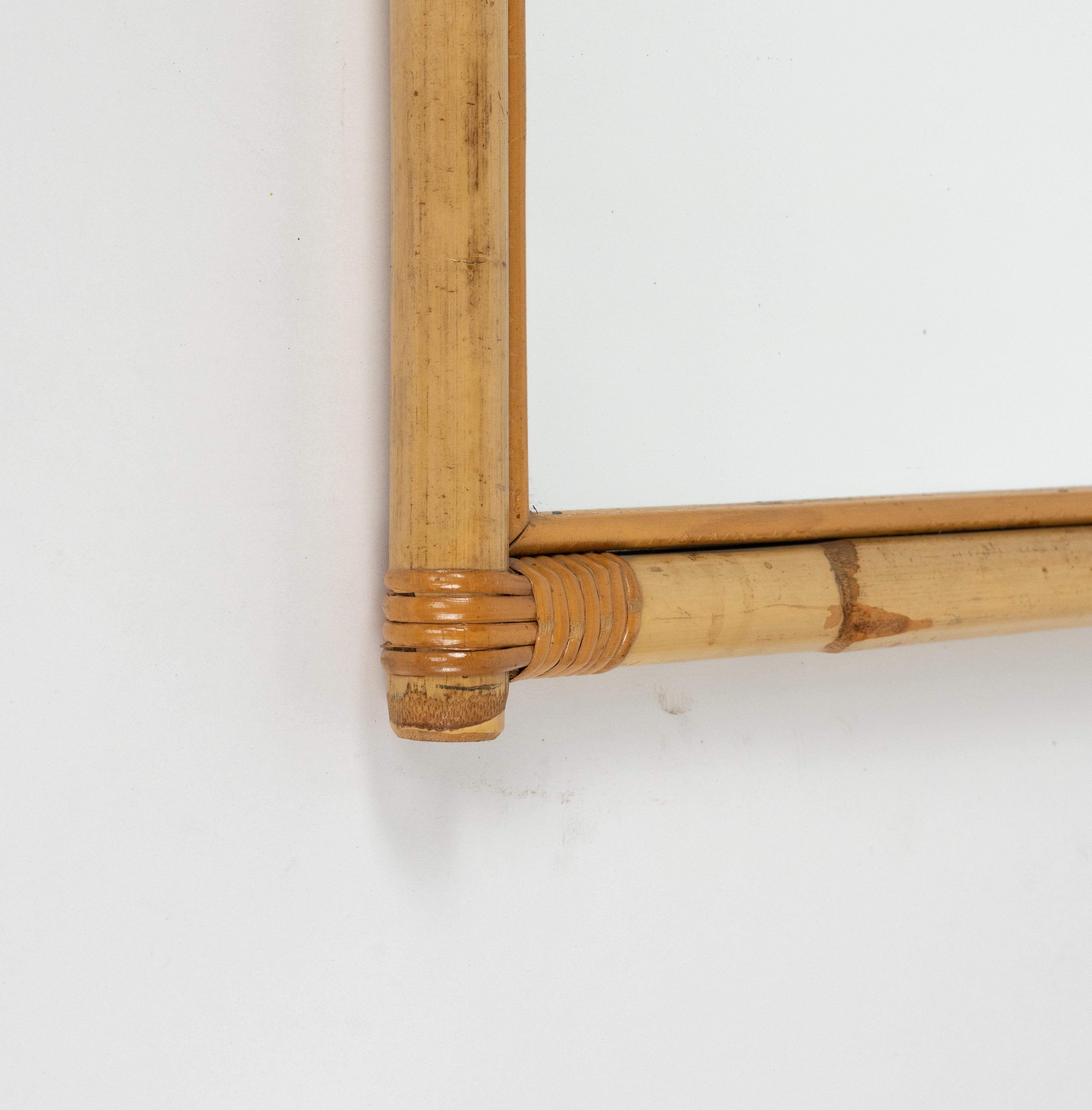 Miroir arqué en bambou et rotin de la Riviera française du milieu du siècle, Italie, années 1970 en vente 1