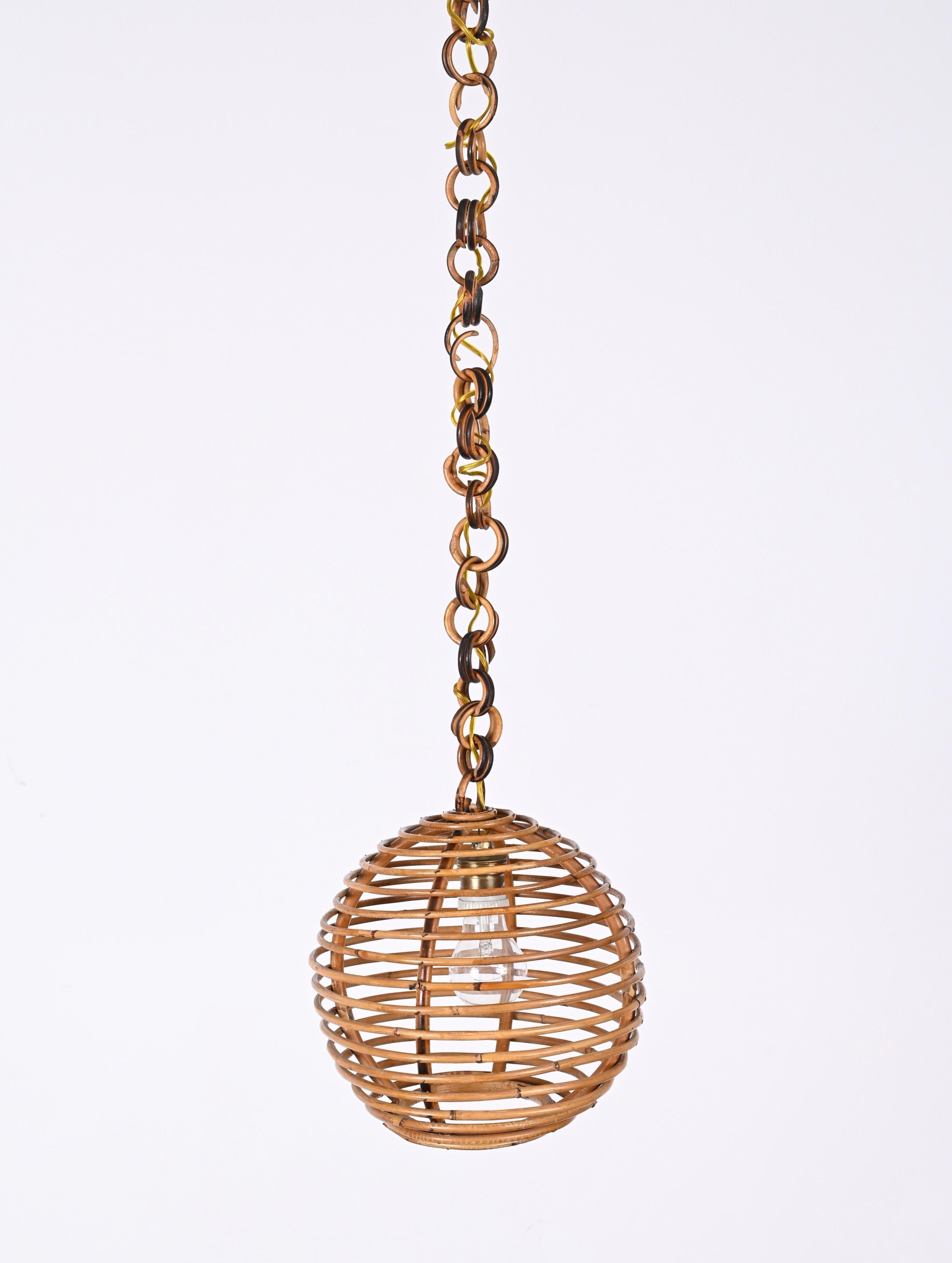 Stunning Midcentury bamboo and rattan spherical chandelier in Cote d'Azur style. This wonderful item was produced in Italy during the 1960s.

The fantastic design is perfect for those who love the use of rattan to create wonderful masterpieces. It