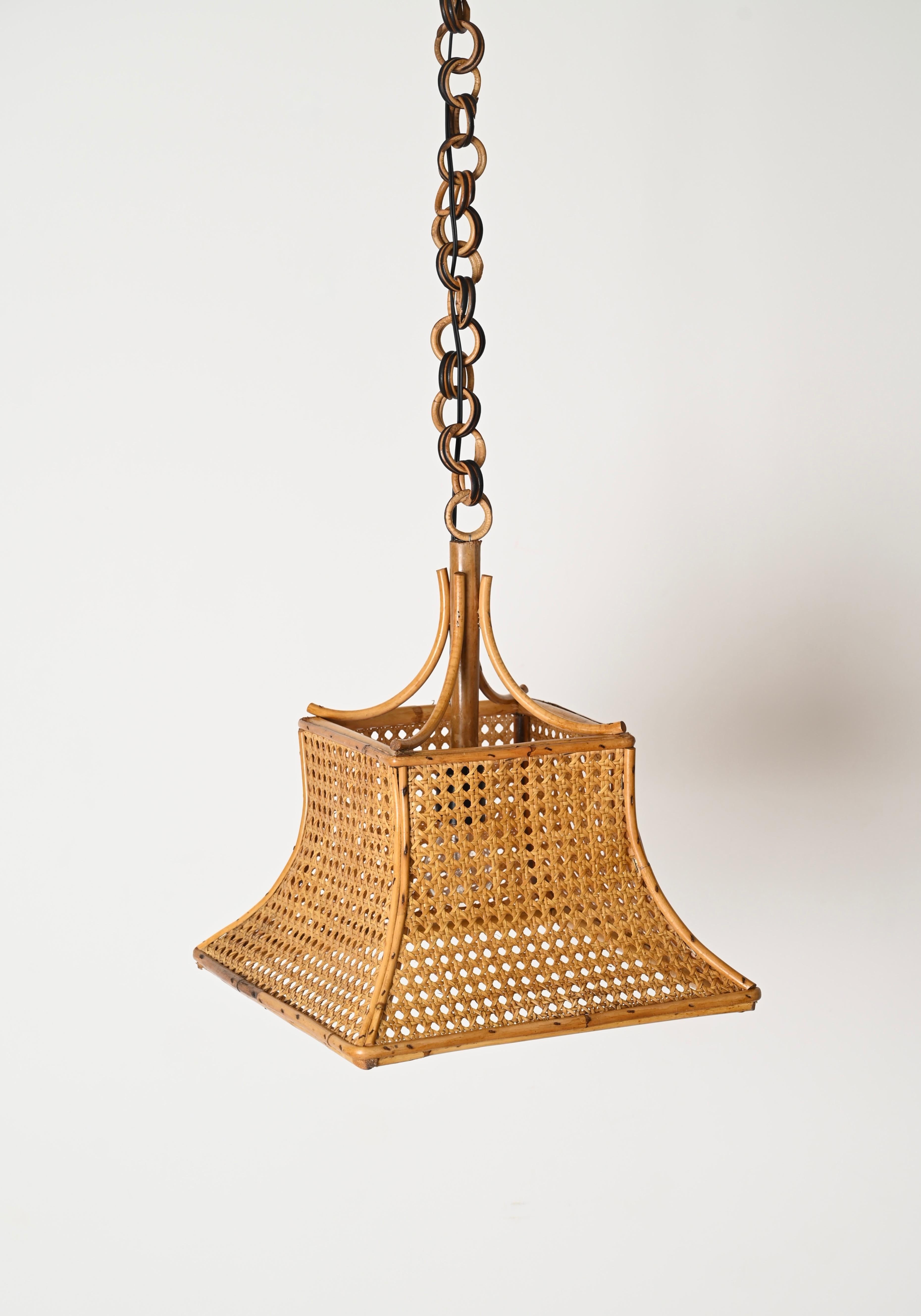 Gorgeous Midcentury organic chandelier fully made in a combination of bamboo, curved rattan and hand-woven Vienna straw. This delightful piece was hand-made in Italy during the 1960s.

This lovely French Riviera style pendant is in amazing