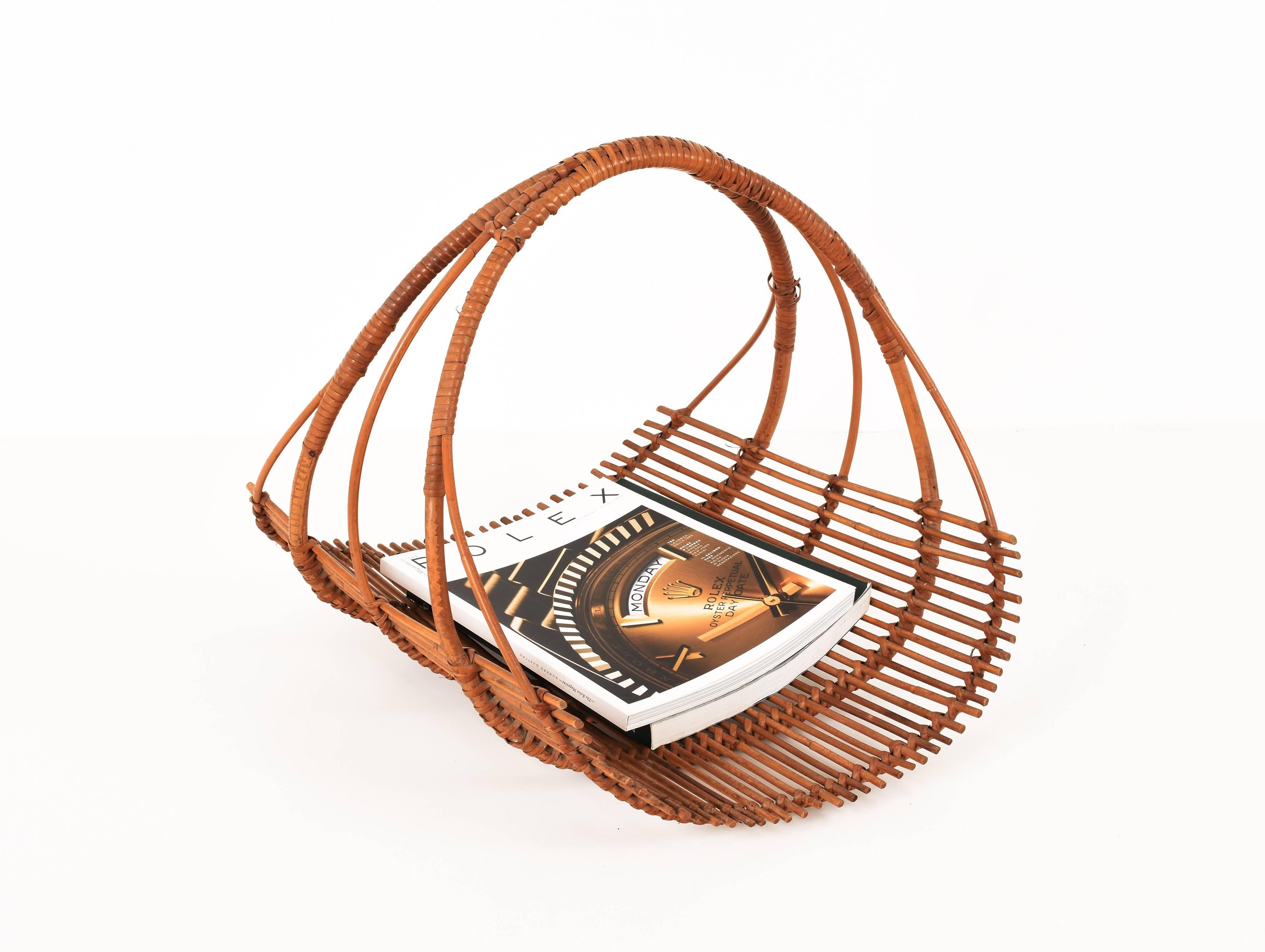 Midcentury French Riviera bamboo and rattan magazine rack.

This item was produced in Italy during the 1960s.

An astonishing piece that will enrich a midcentury-style living room or studio.