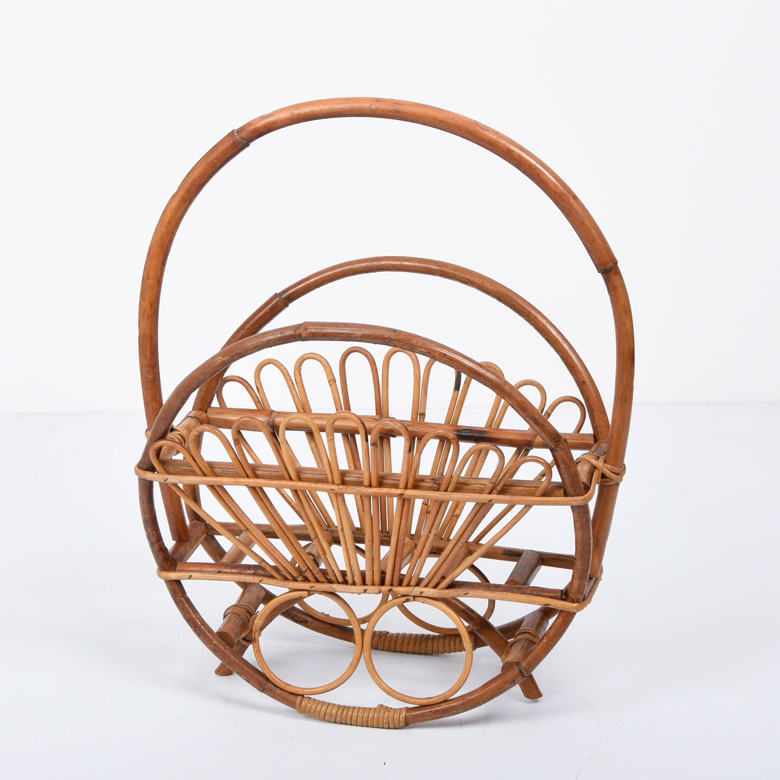 Wonderful mid-century French riviera bamboo and rattan magazine rack. This marvellous piece was designed in Italy during the 1960s

This magnificent piece presents two different shades of brown, a darker one for the external structure and a
