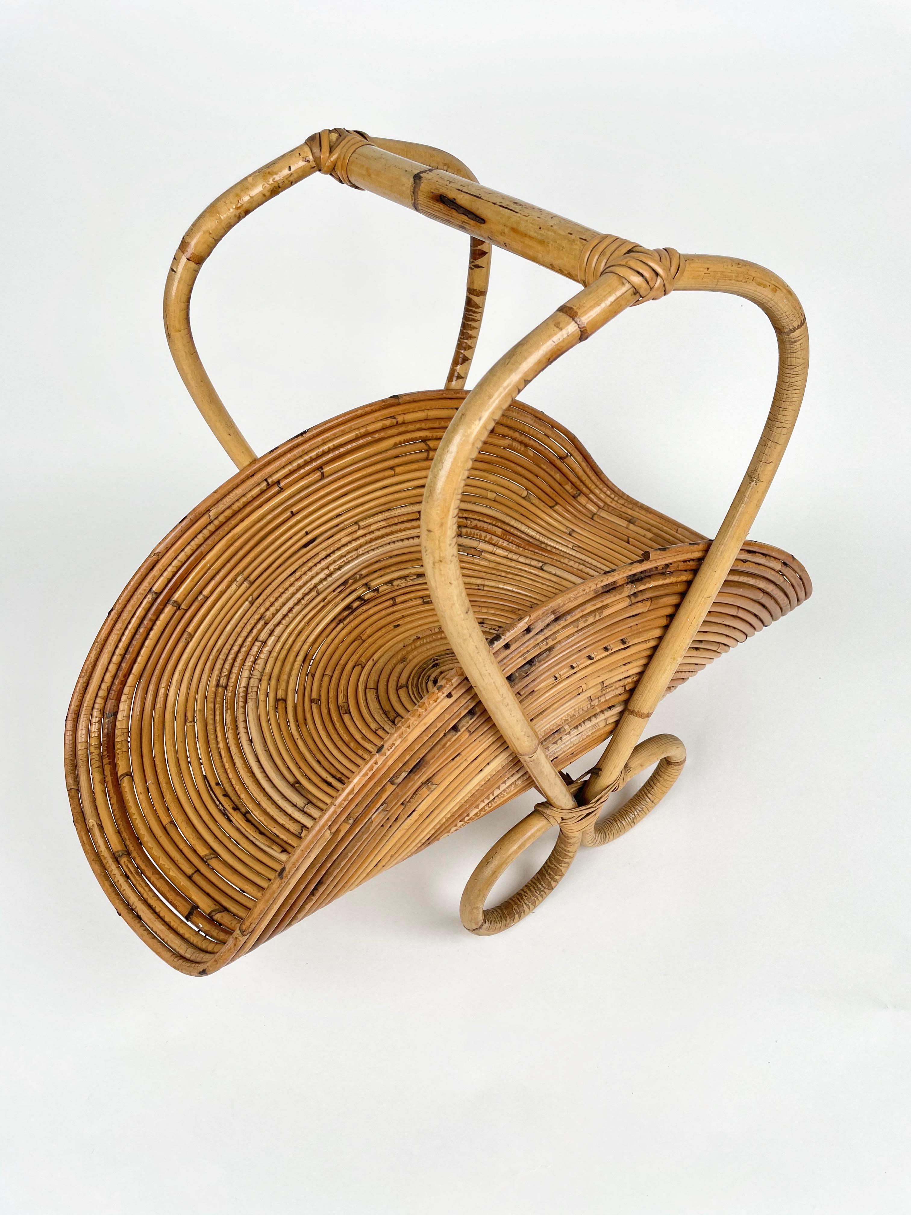 Mid-Century Modern French Riviera magazine rack in bamboo structure and curved rattan detailing produced in Italy in the 1960s.
 



 
