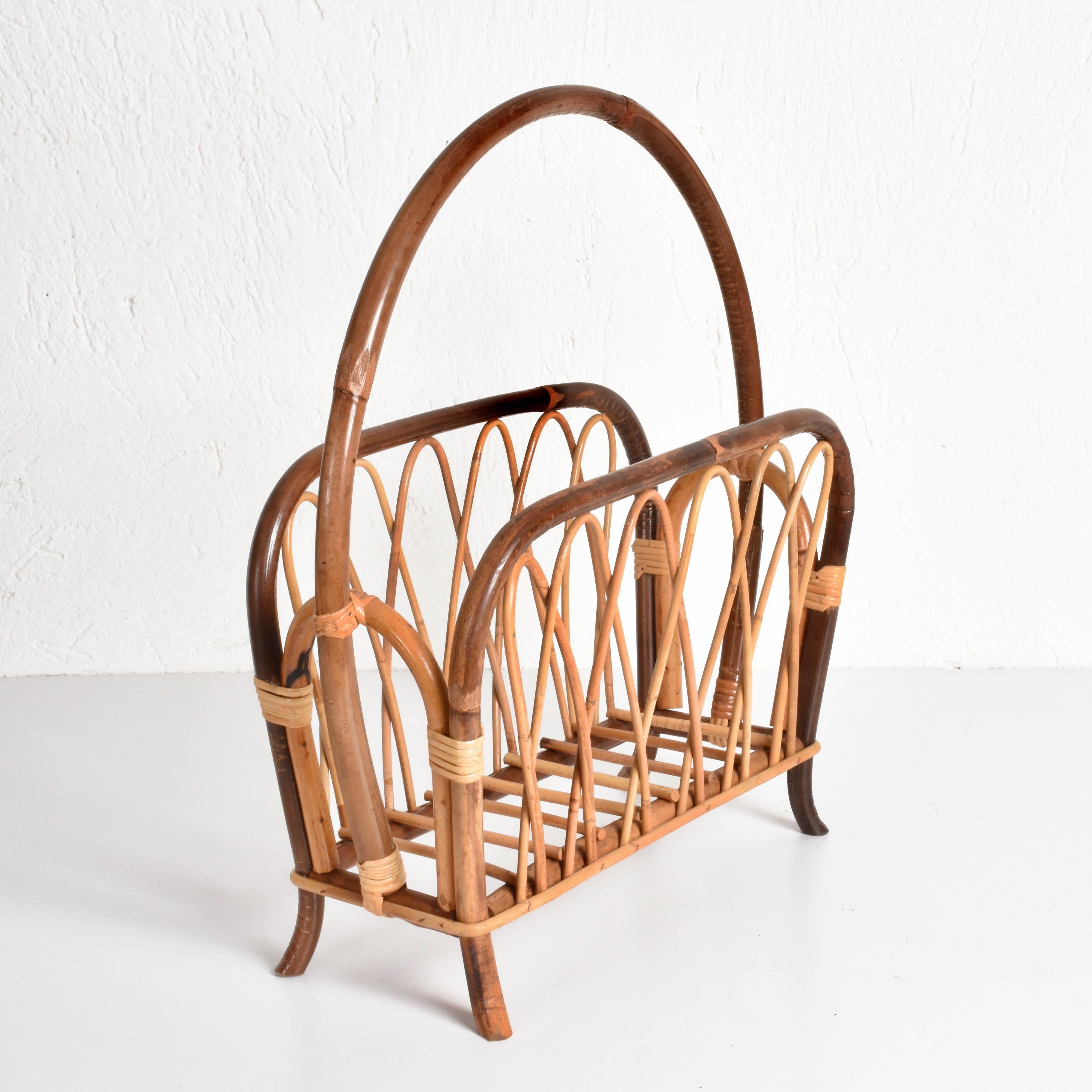 Midcentury French Riviera Bamboo and Rattan Italian Magazine Rack, 1960s In Good Condition In Roma, IT