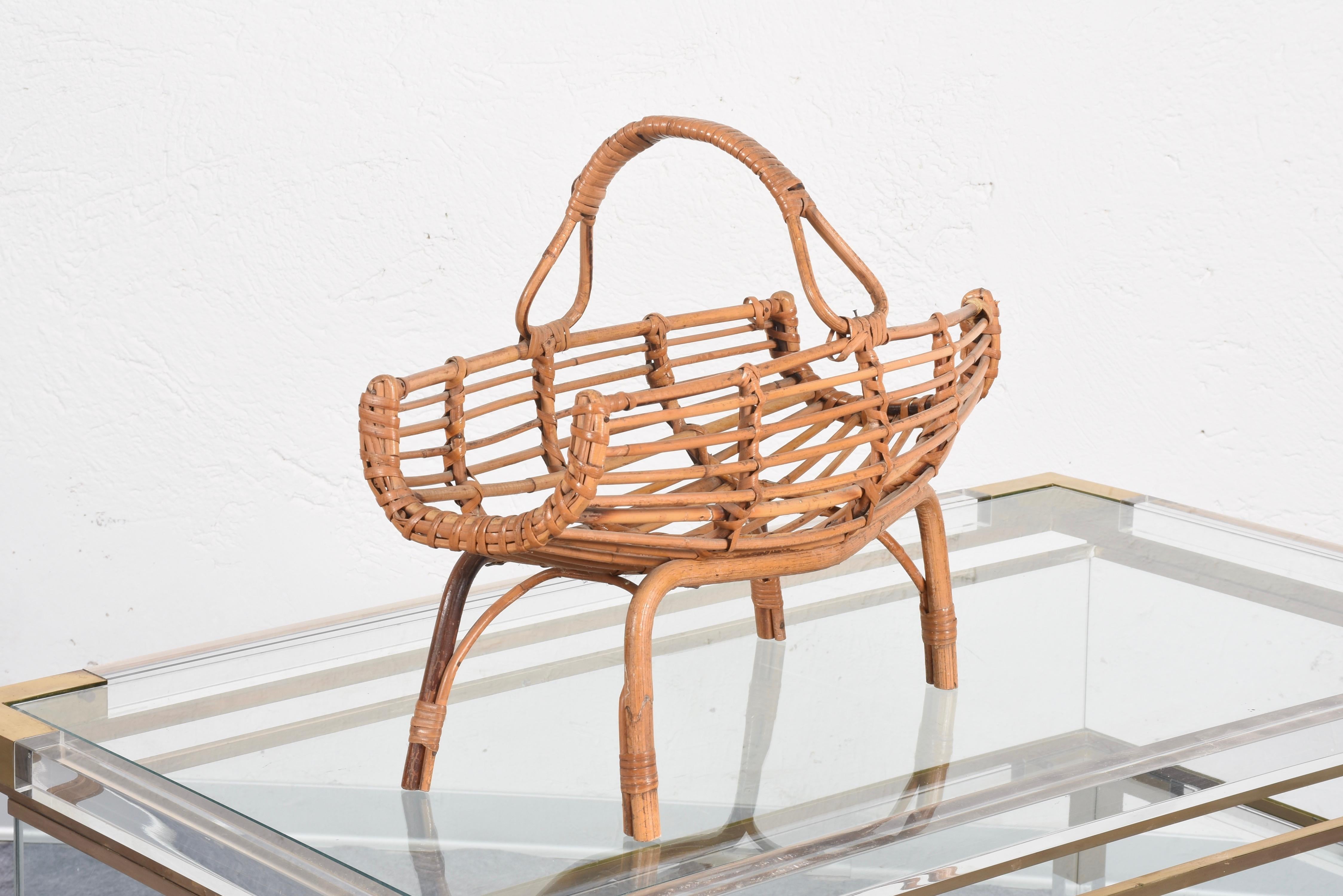 Midcentury French Riviera Bamboo and Rattan Italian Magazine Rack, 1960s In Good Condition For Sale In Roma, IT