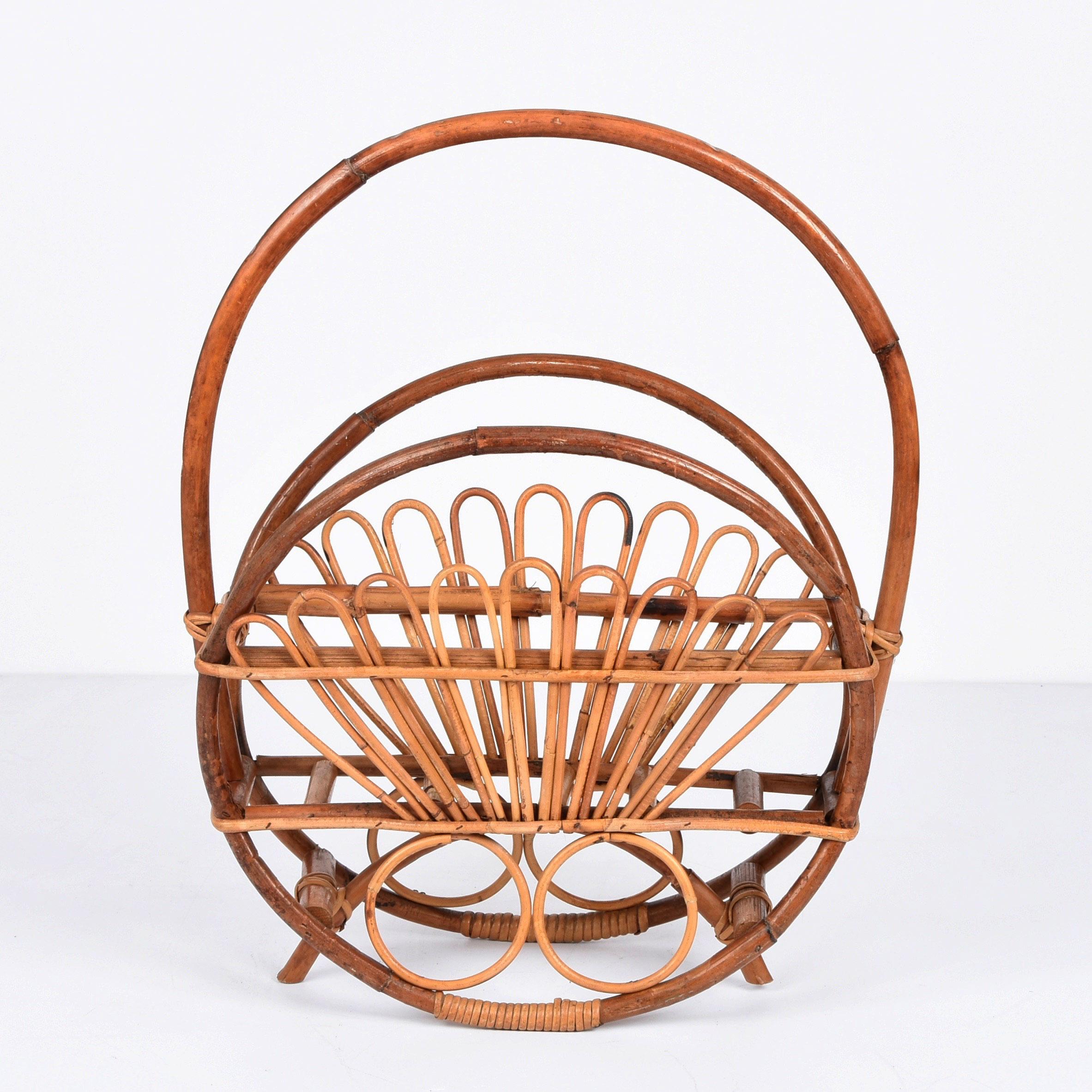 Mid-Century French Riviera Bamboo and Rattan Italian Magazine Rack, 1960s In Good Condition For Sale In Roma, IT